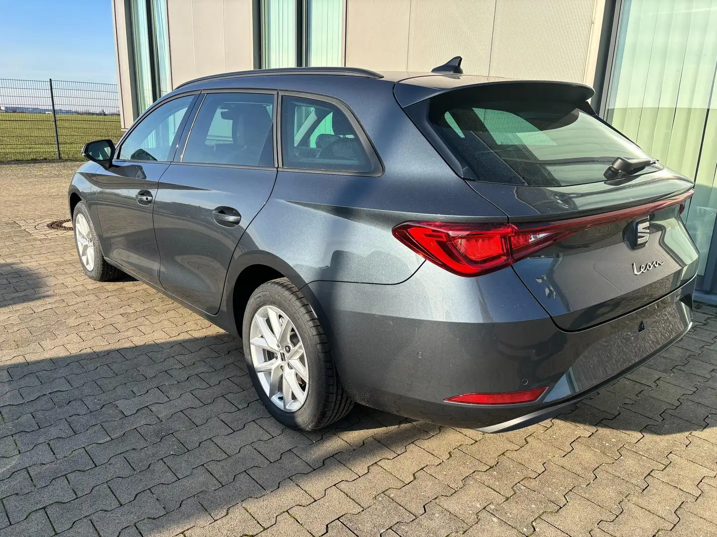 SEAT Leon Sportstourer Style 1.5 TSI 115PS, MAGNETIC-GRAU... Grau - 1