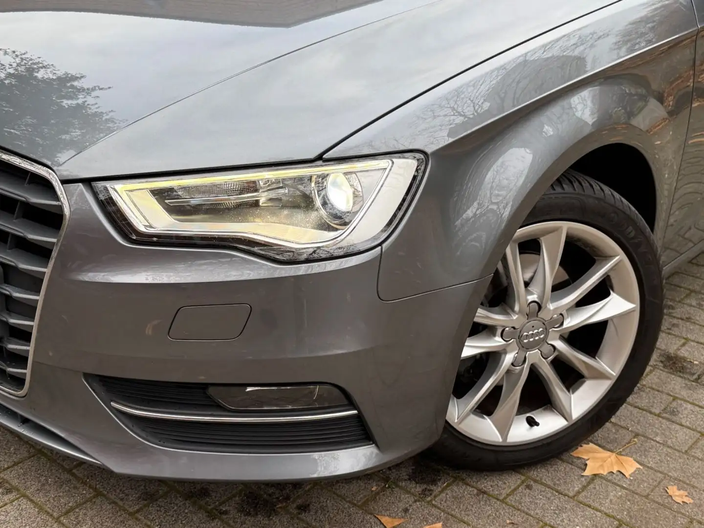 Audi A3 ambiente/92TKM/AUTOMATIK/GEPFLEGT/XENON/TEILL Grau - 2