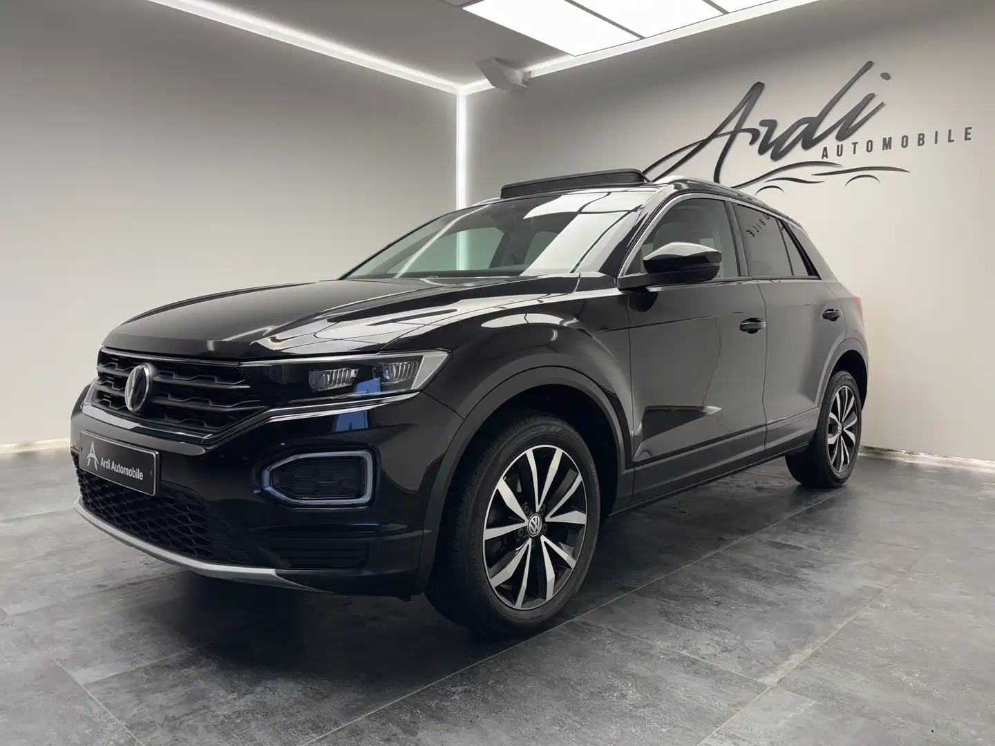Volkswagen T-Roc 1.6 TDi *CARPLAY*TOIT OUV*1ER PROPRIO*GARANTIE* Zwart - 1