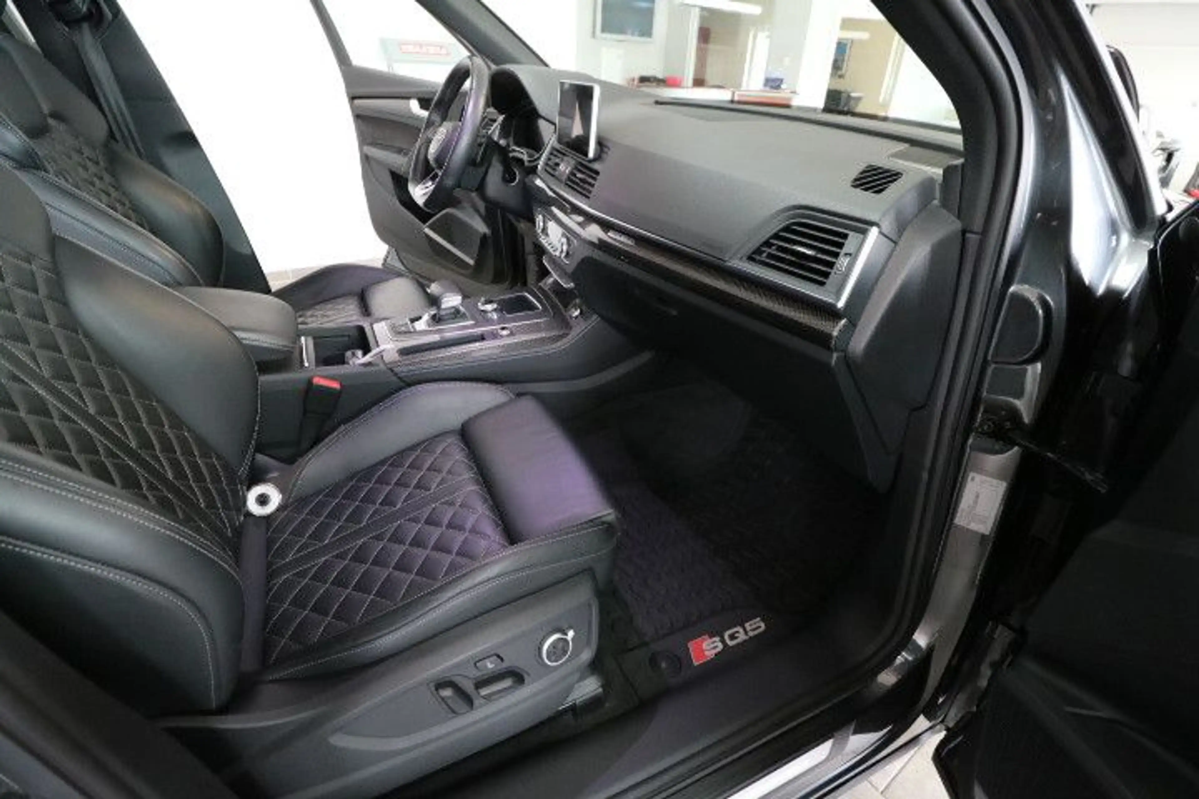 Audi SQ5 3.0 TDI quattro — photo 11