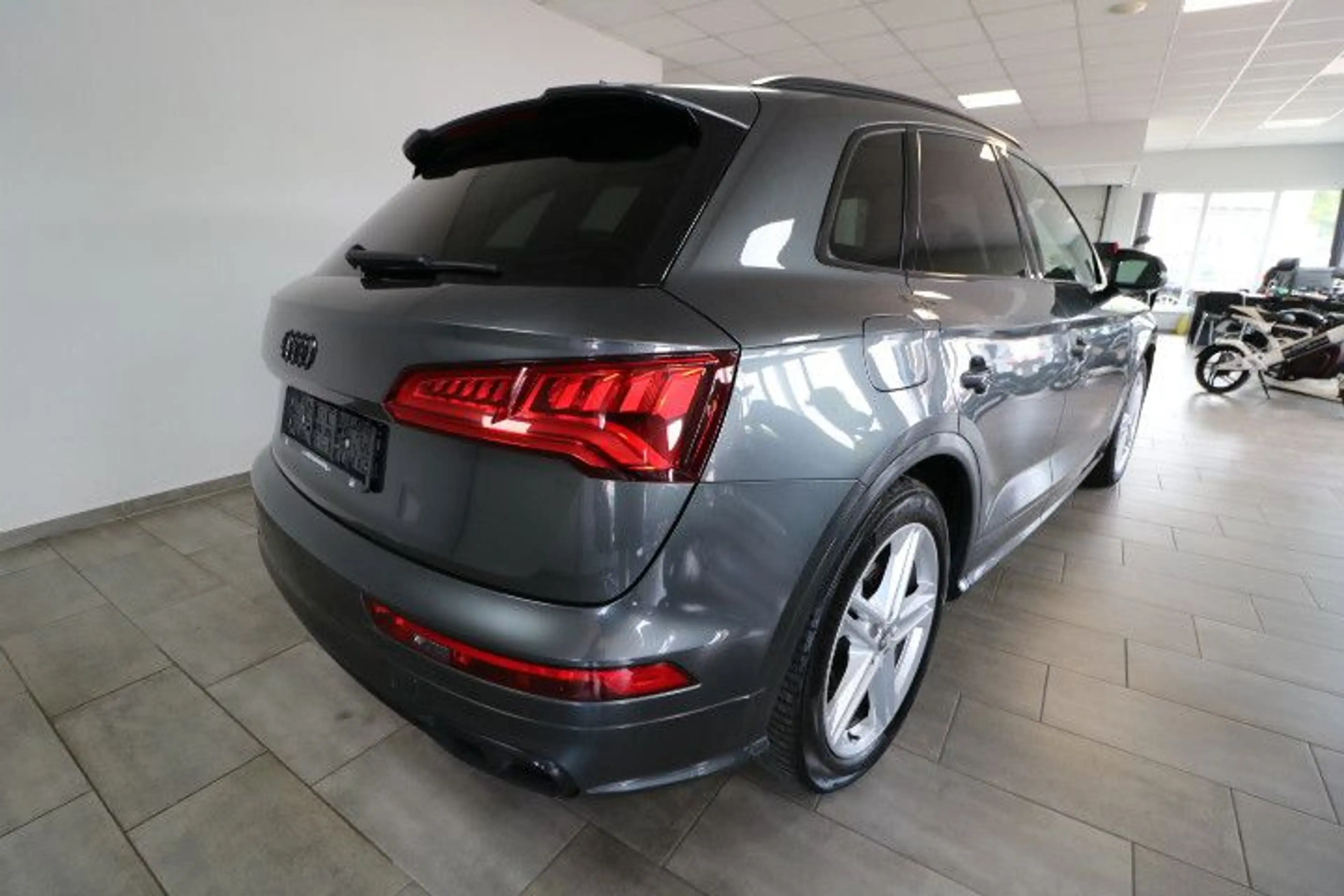Audi SQ5 3.0 TDI quattro — photo 3
