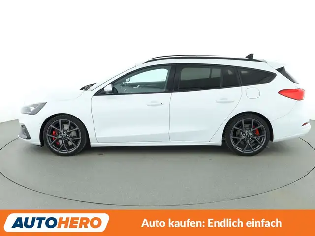 Ford Focus view 3