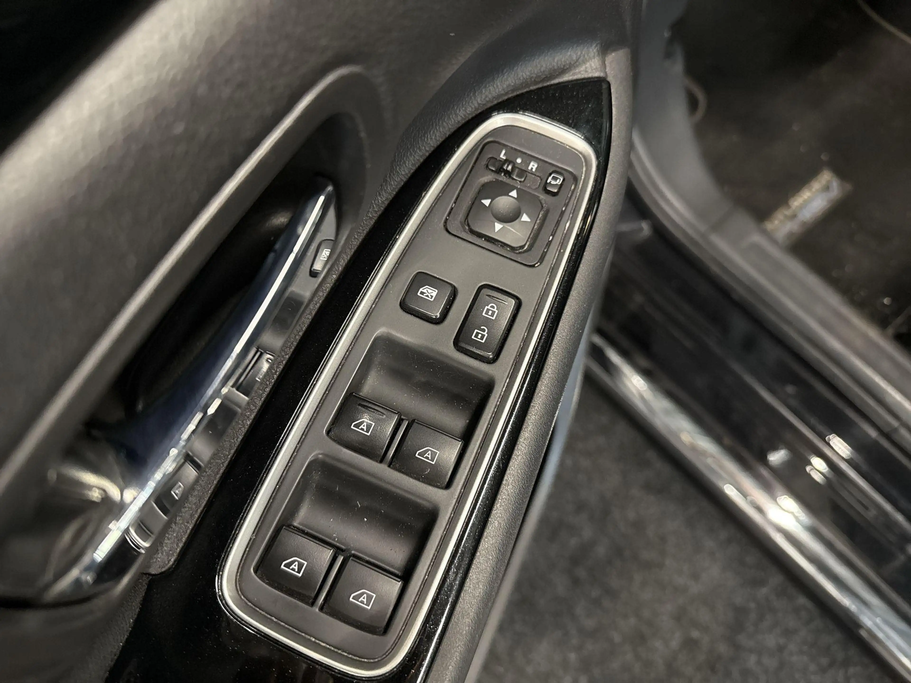 Mitsubishi Outlander 2.4 PHEV Pure | CAMERA | STOELVERWARMING | KEYLESS — photo 22