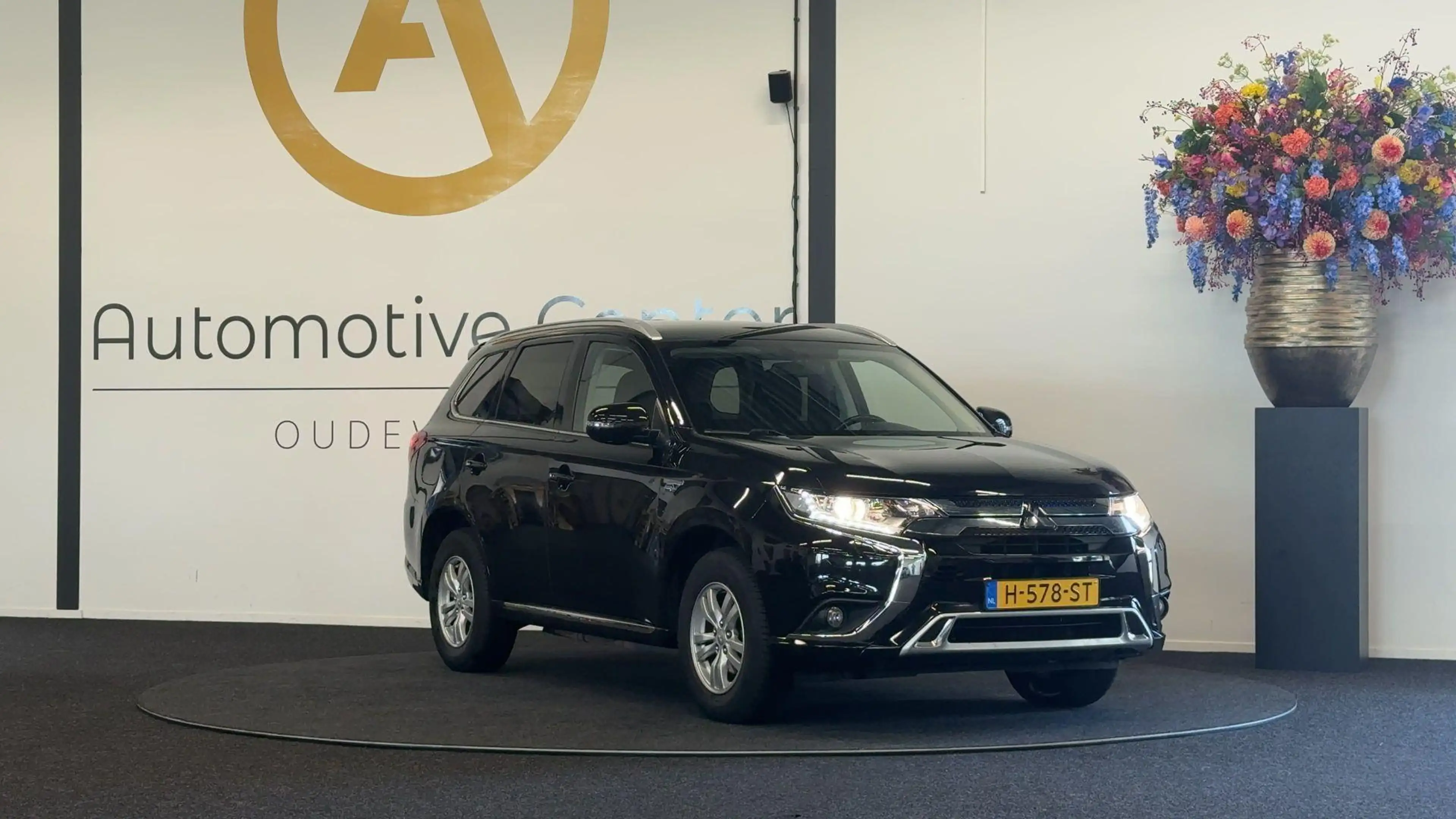Mitsubishi Outlander 2.4 PHEV Pure | CAMERA | STOELVERWARMING | KEYLESS — photo 16