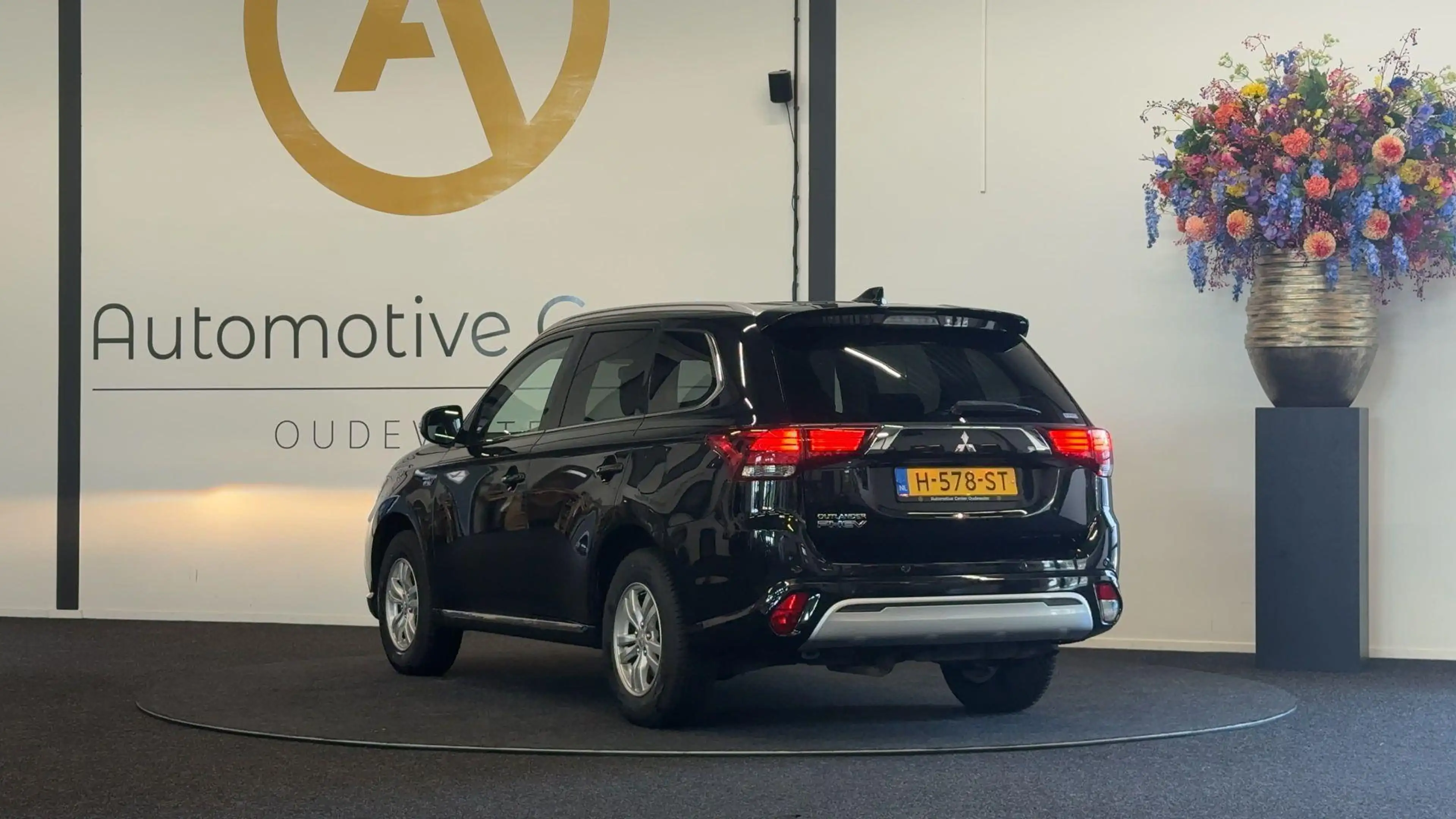 Mitsubishi Outlander 2.4 PHEV Pure | CAMERA | STOELVERWARMING | KEYLESS — photo 12
