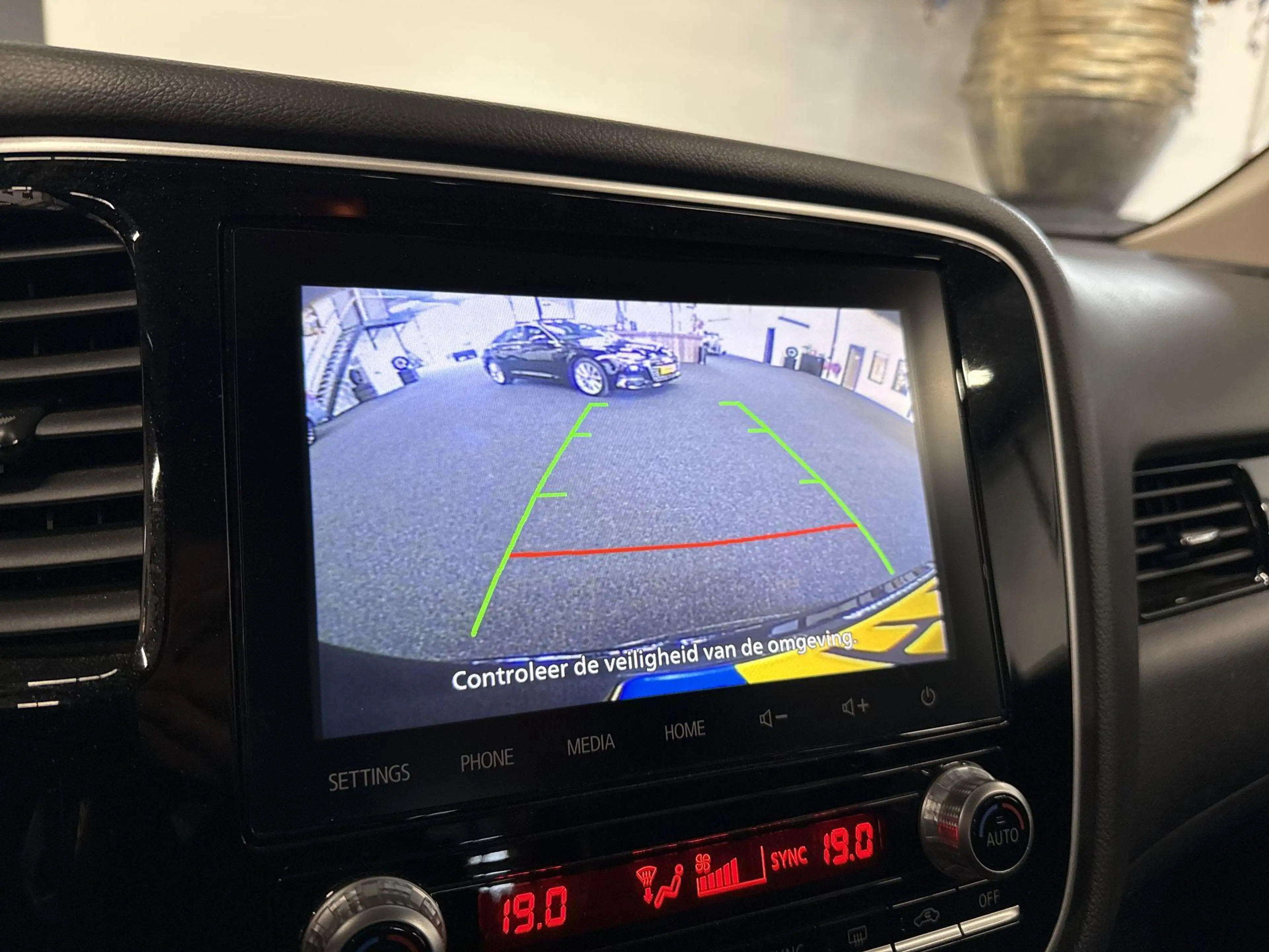 Mitsubishi Outlander 2.4 PHEV Pure | CAMERA | STOELVERWARMING | KEYLESS — photo 6