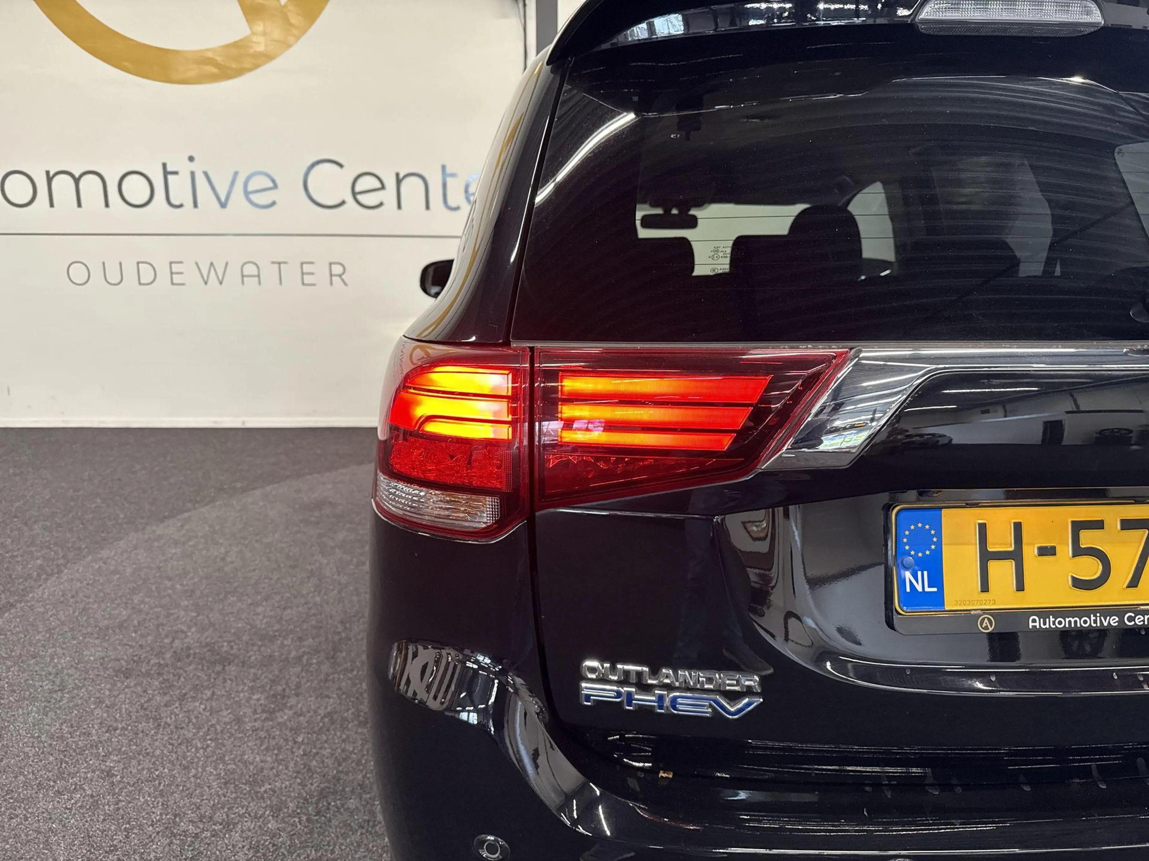 Mitsubishi Outlander 2.4 PHEV Pure | CAMERA | STOELVERWARMING | KEYLESS — photo 18