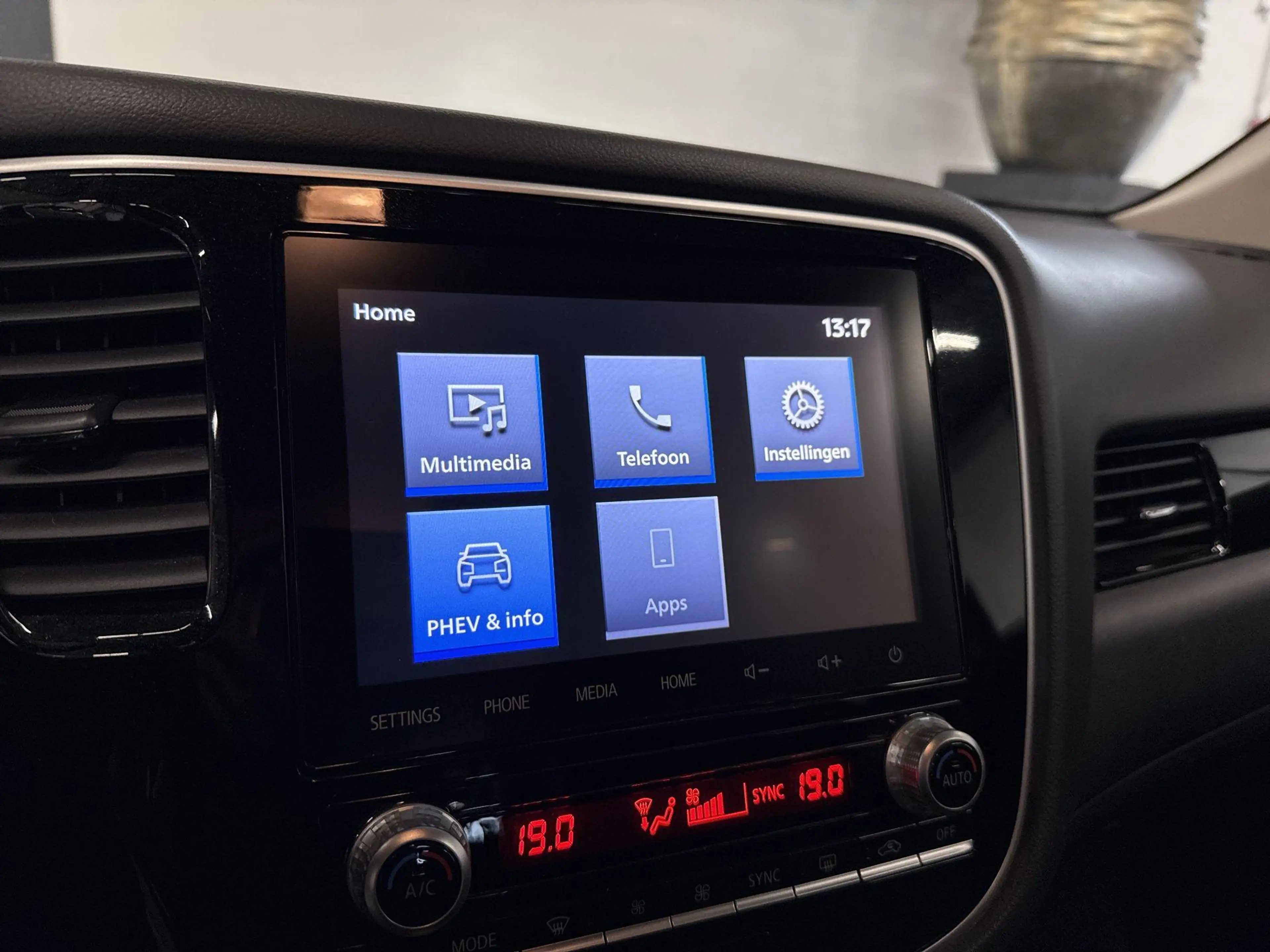 Mitsubishi Outlander 2.4 PHEV Pure | CAMERA | STOELVERWARMING | KEYLESS — photo 5