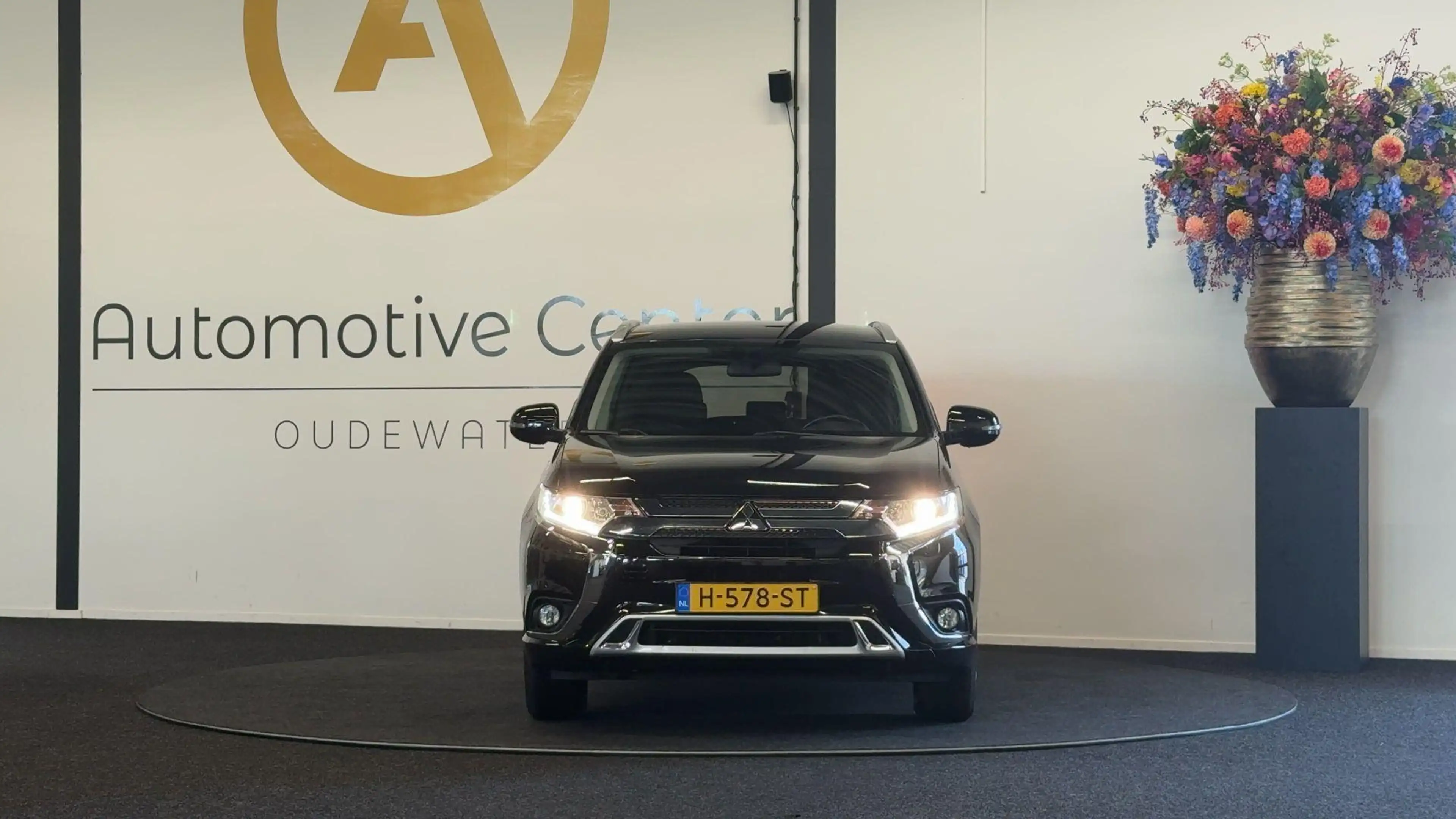 Mitsubishi Outlander 2.4 PHEV Pure | CAMERA | STOELVERWARMING | KEYLESS — photo 9