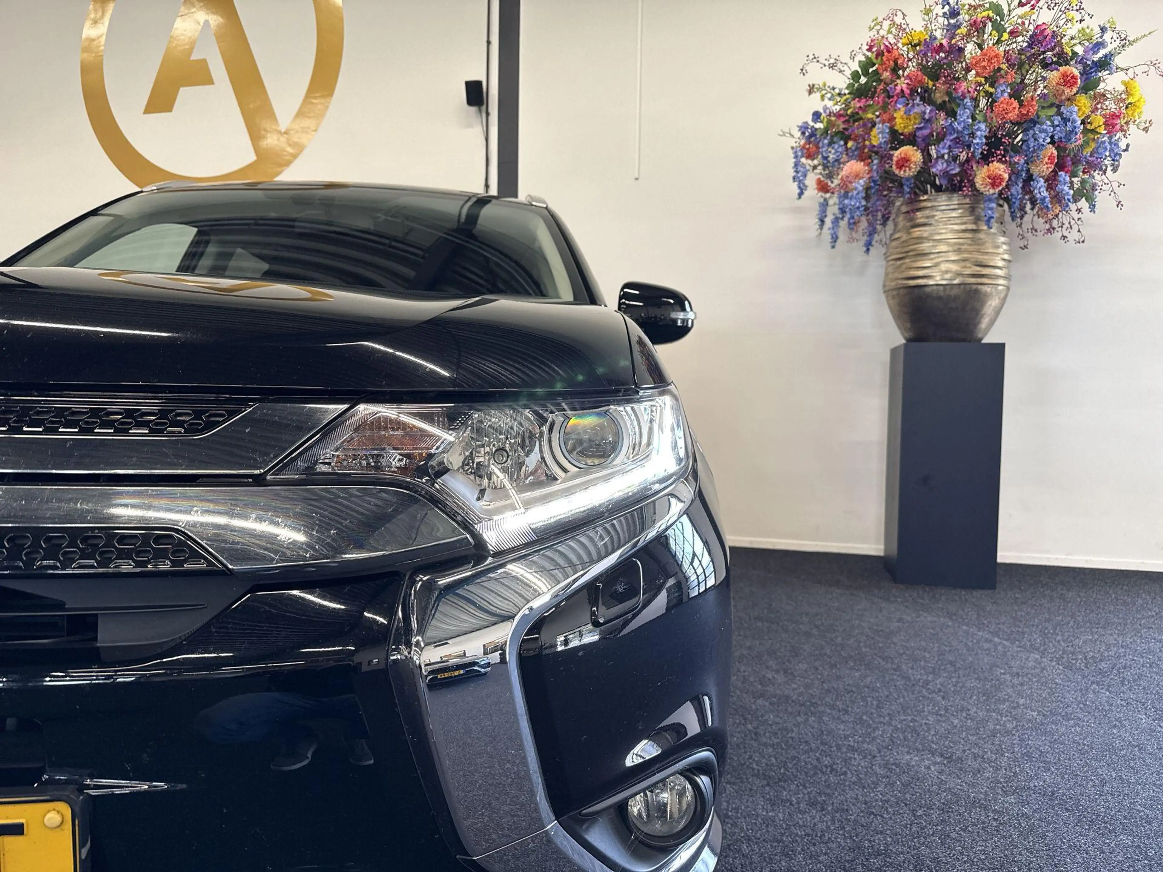 Mitsubishi Outlander 2.4 PHEV Pure | CAMERA | STOELVERWARMING | KEYLESS — photo 17