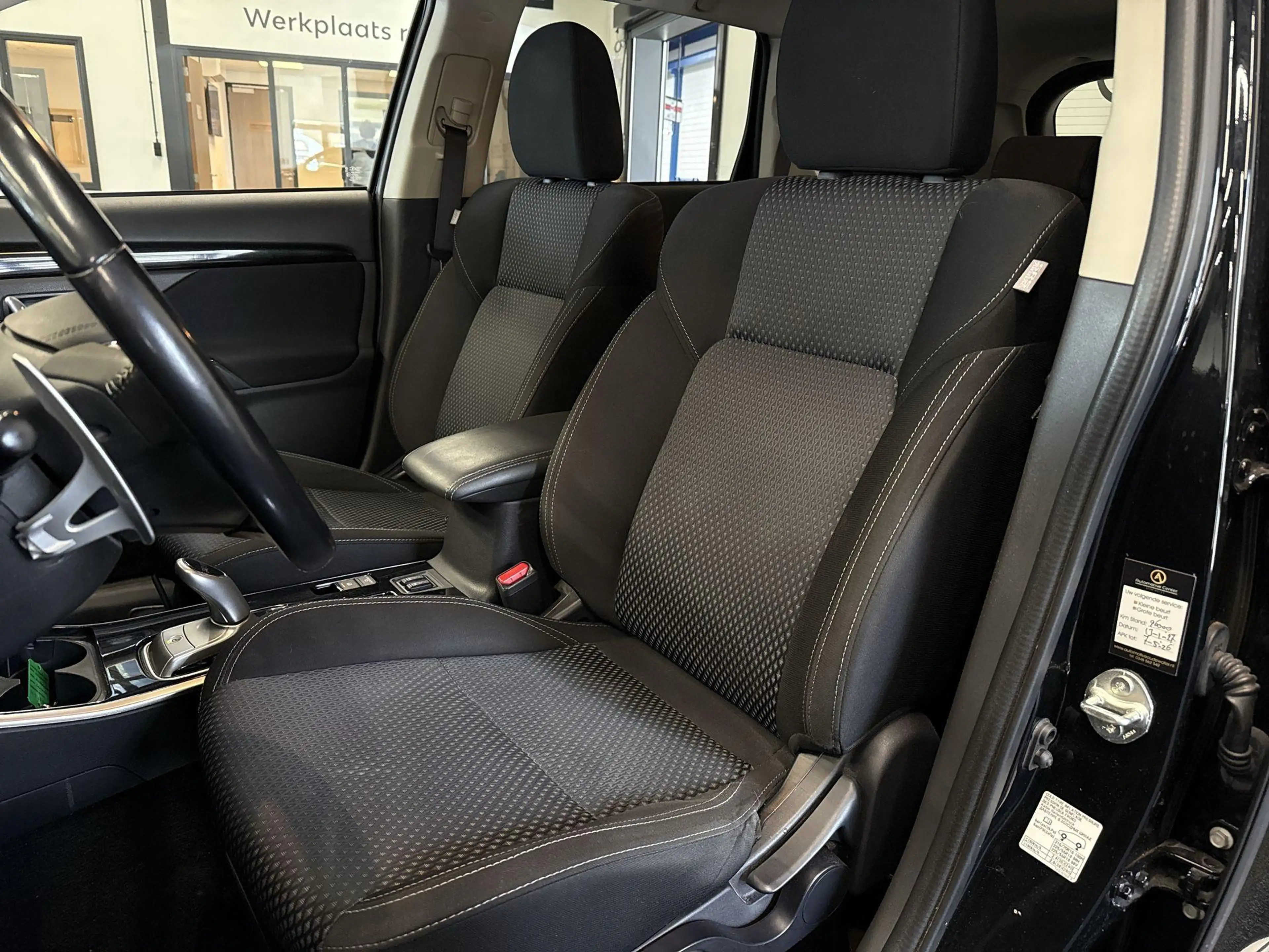 Mitsubishi Outlander 2.4 PHEV Pure | CAMERA | STOELVERWARMING | KEYLESS — photo 4