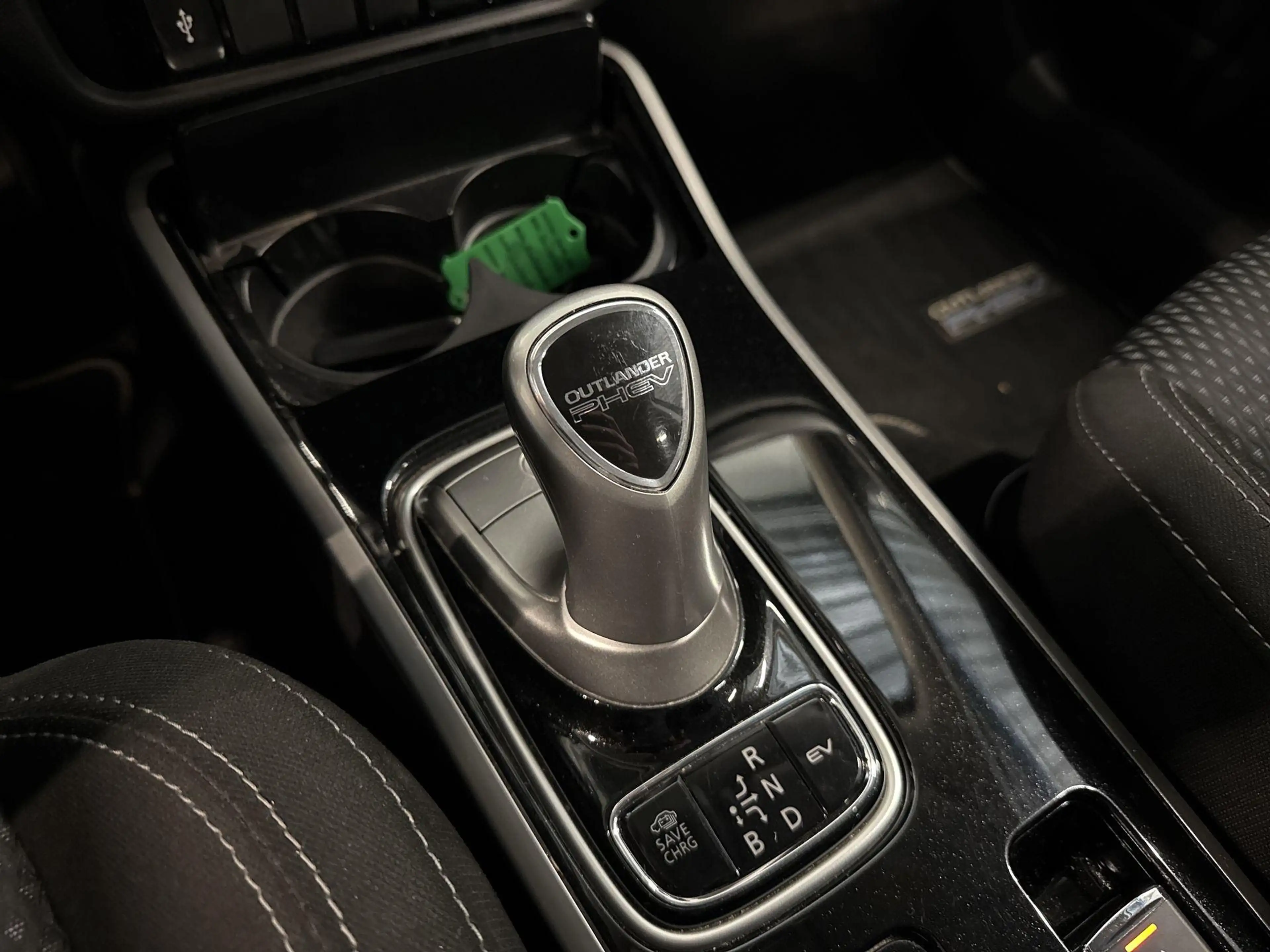 Mitsubishi Outlander 2.4 PHEV Pure | CAMERA | STOELVERWARMING | KEYLESS — photo 37