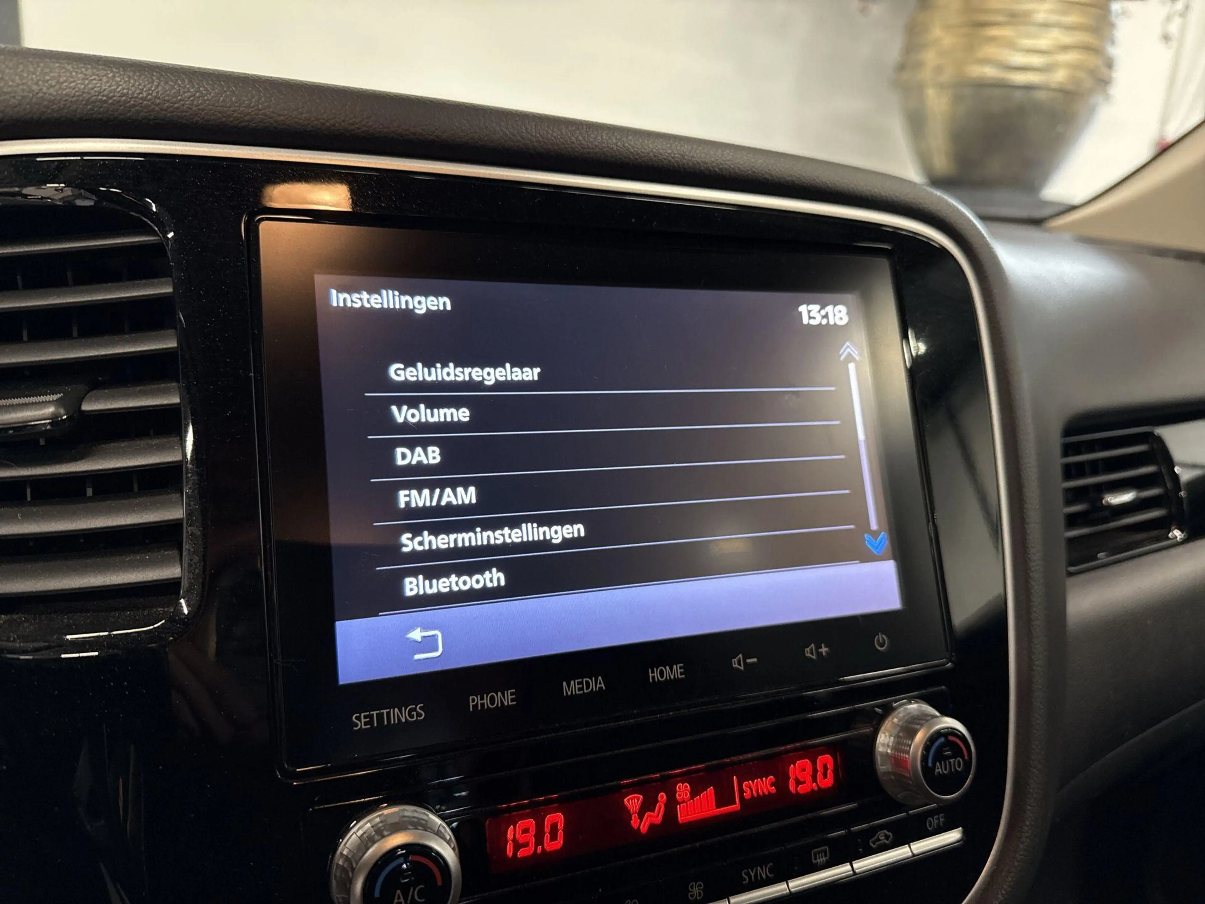 Mitsubishi Outlander 2.4 PHEV Pure | CAMERA | STOELVERWARMING | KEYLESS — photo 34