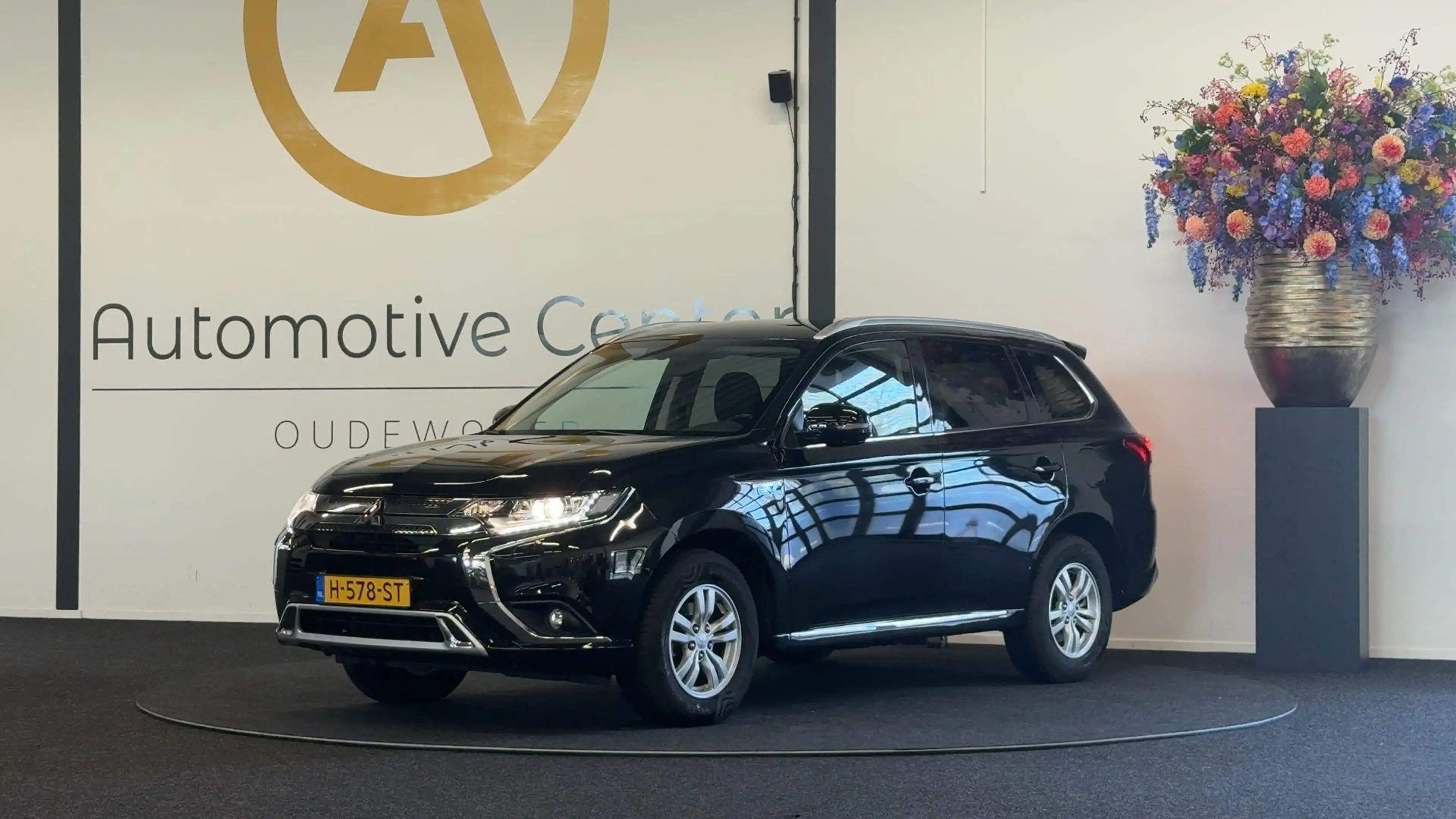 Mitsubishi Outlander 2.4 PHEV Pure | CAMERA | STOELVERWARMING | KEYLESS — photo 10