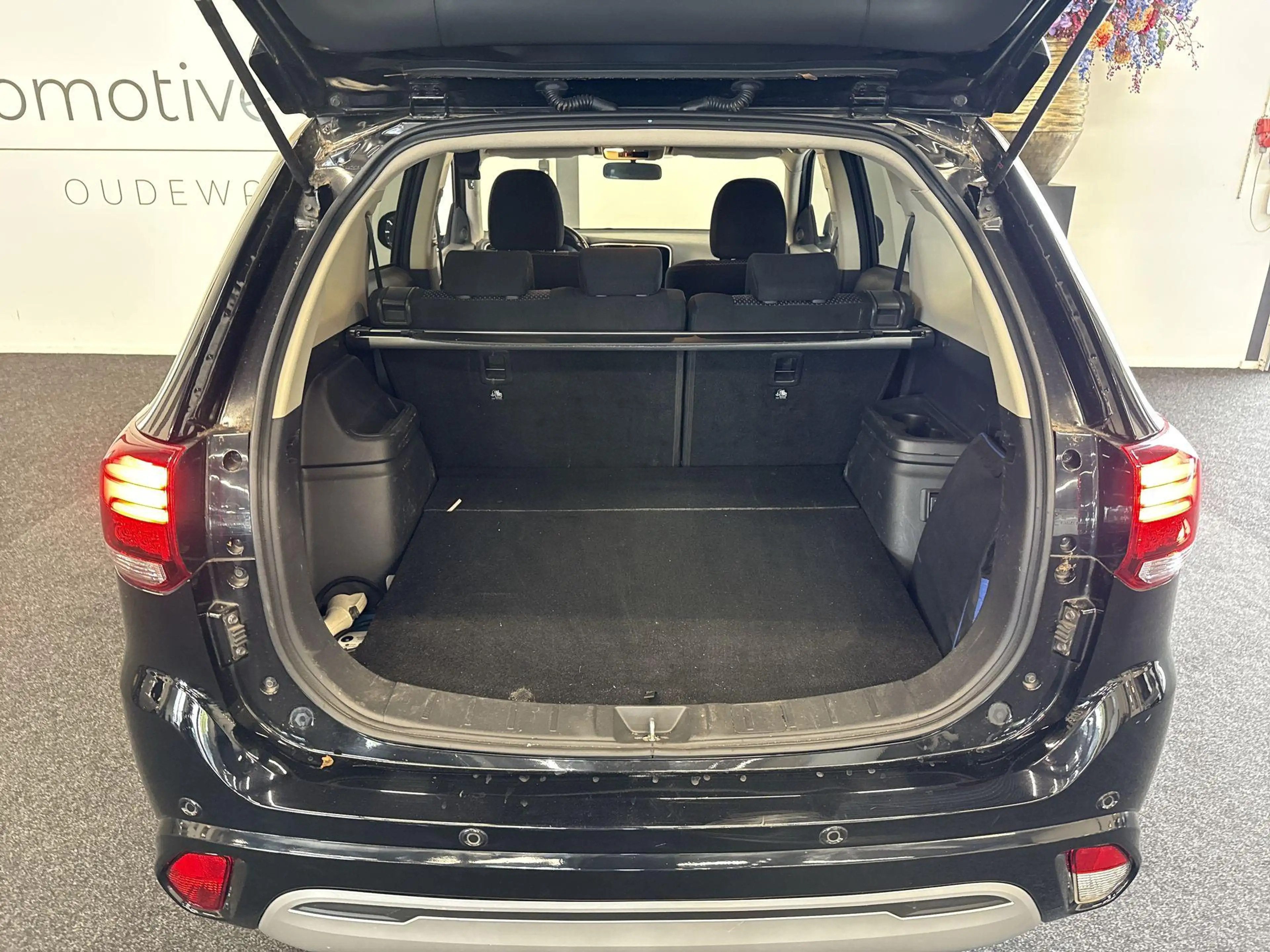 Mitsubishi Outlander 2.4 PHEV Pure | CAMERA | STOELVERWARMING | KEYLESS — photo 19