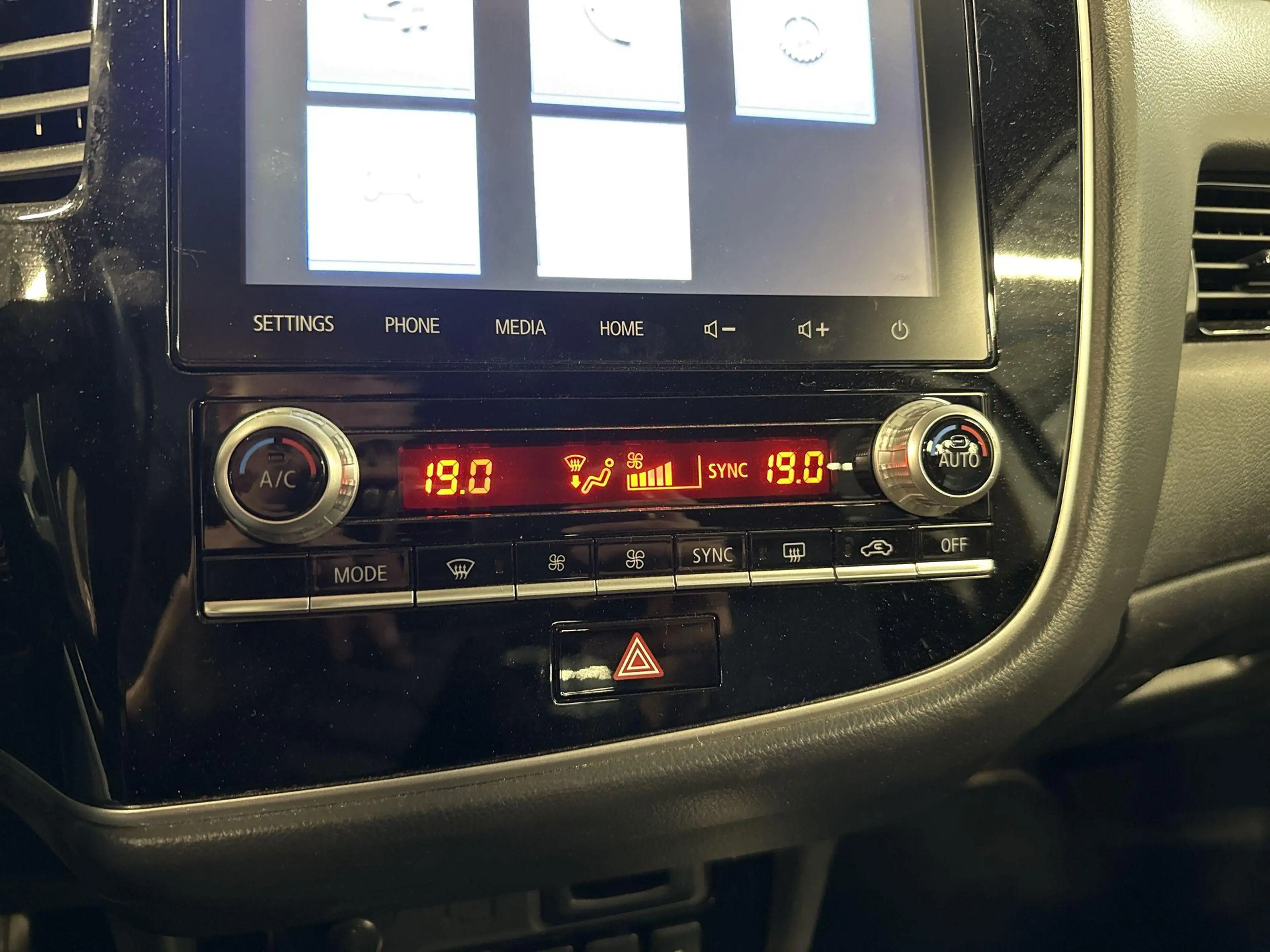 Mitsubishi Outlander 2.4 PHEV Pure | CAMERA | STOELVERWARMING | KEYLESS — photo 36
