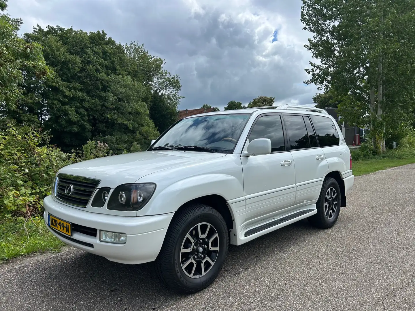Lexus LX 470 (Toyota Land Cruiser 100-Series) 8 Persoons Benzin Bílá - 2