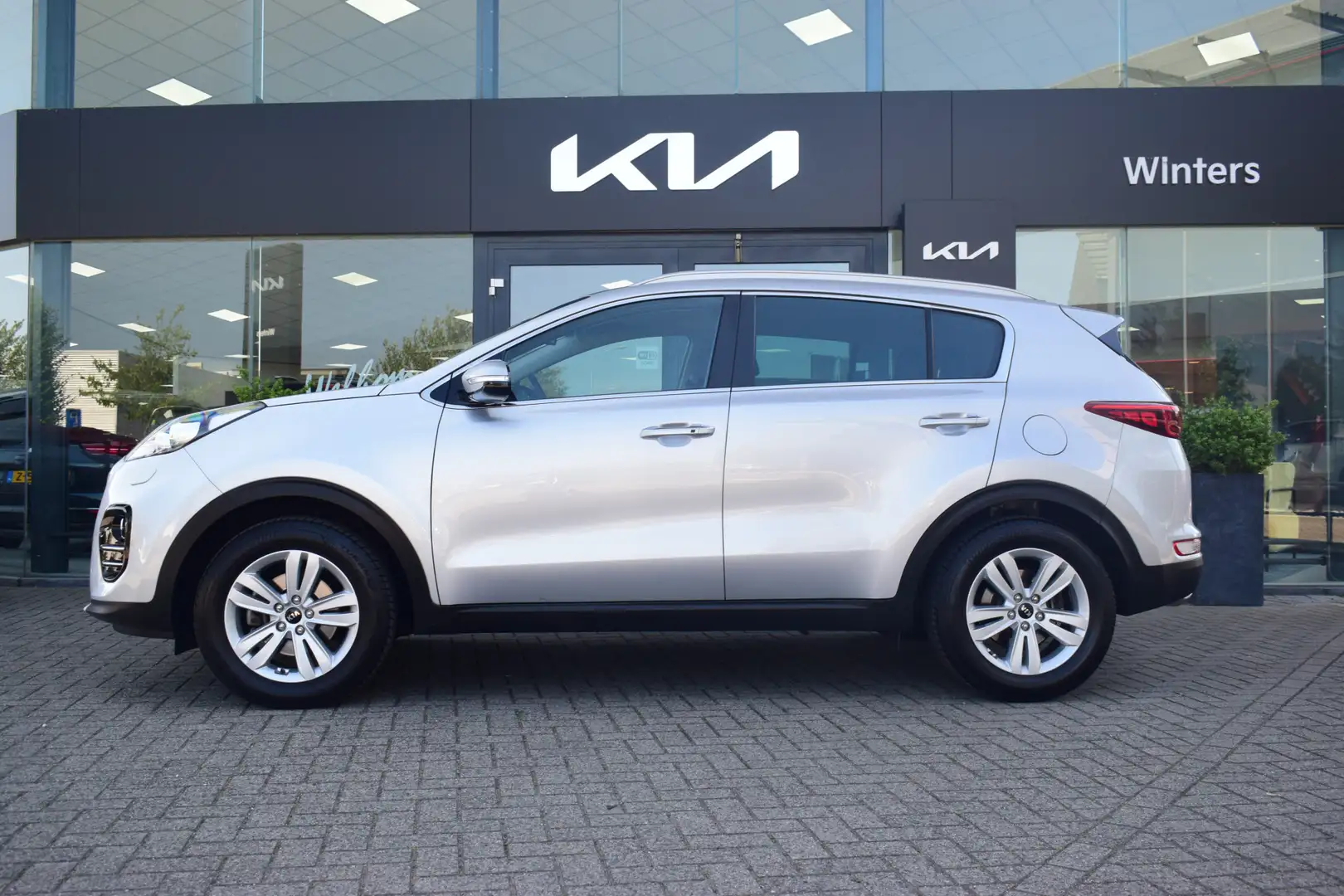 Kia Sportage 1.6 GDI ExecutiveLine | Trekhaak | JBL | Navigatie Gris - 2