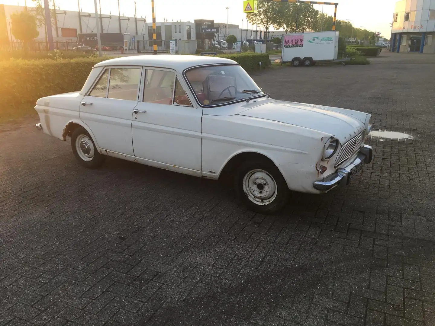 Ford Taunus 12M 4-deurs sedan Beige - 2