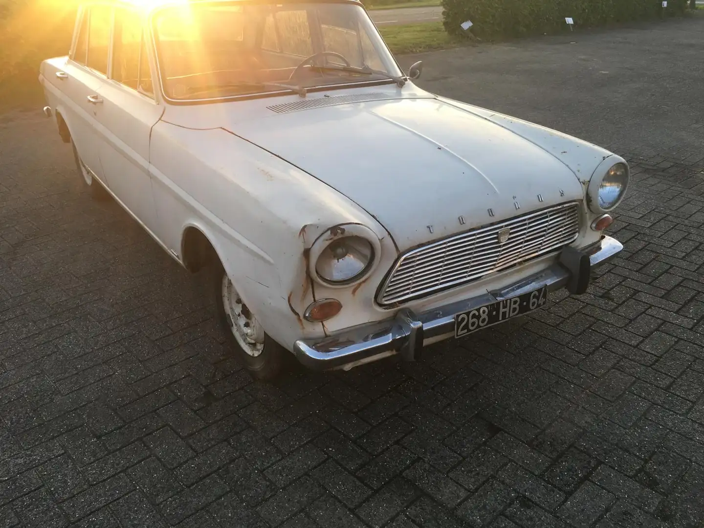 Ford Taunus 12M 4-deurs sedan Beige - 1