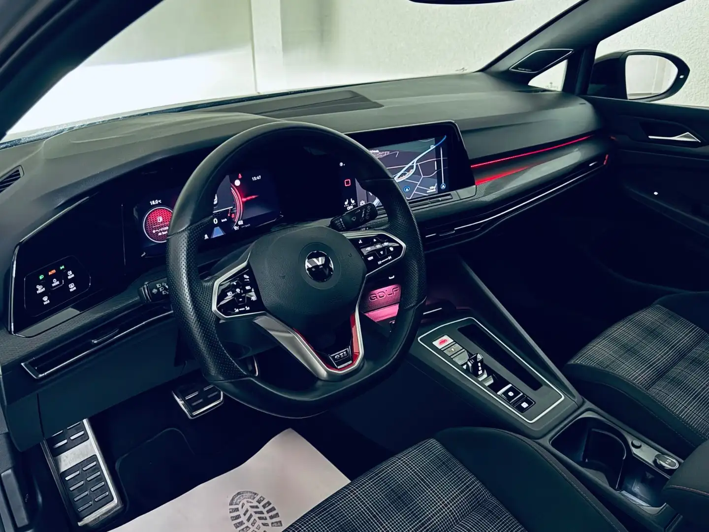 Volkswagen Golf VIII Lim. GTI * 1.H * NAVI * PANO-DACH *STH Grau - 2