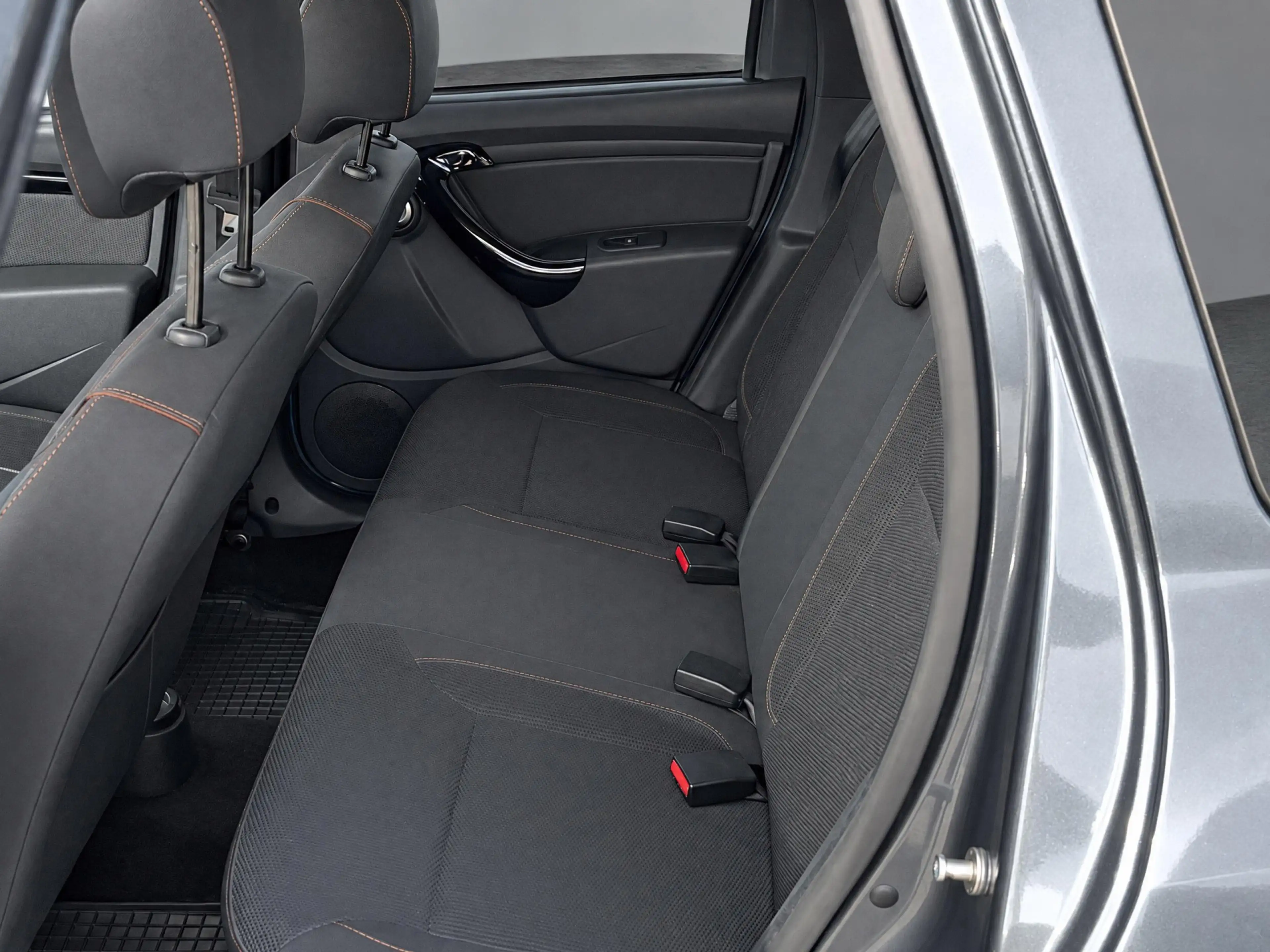 Dacia Duster 1.2 TCe 4x2 Série Limitée Stepway — photo 12