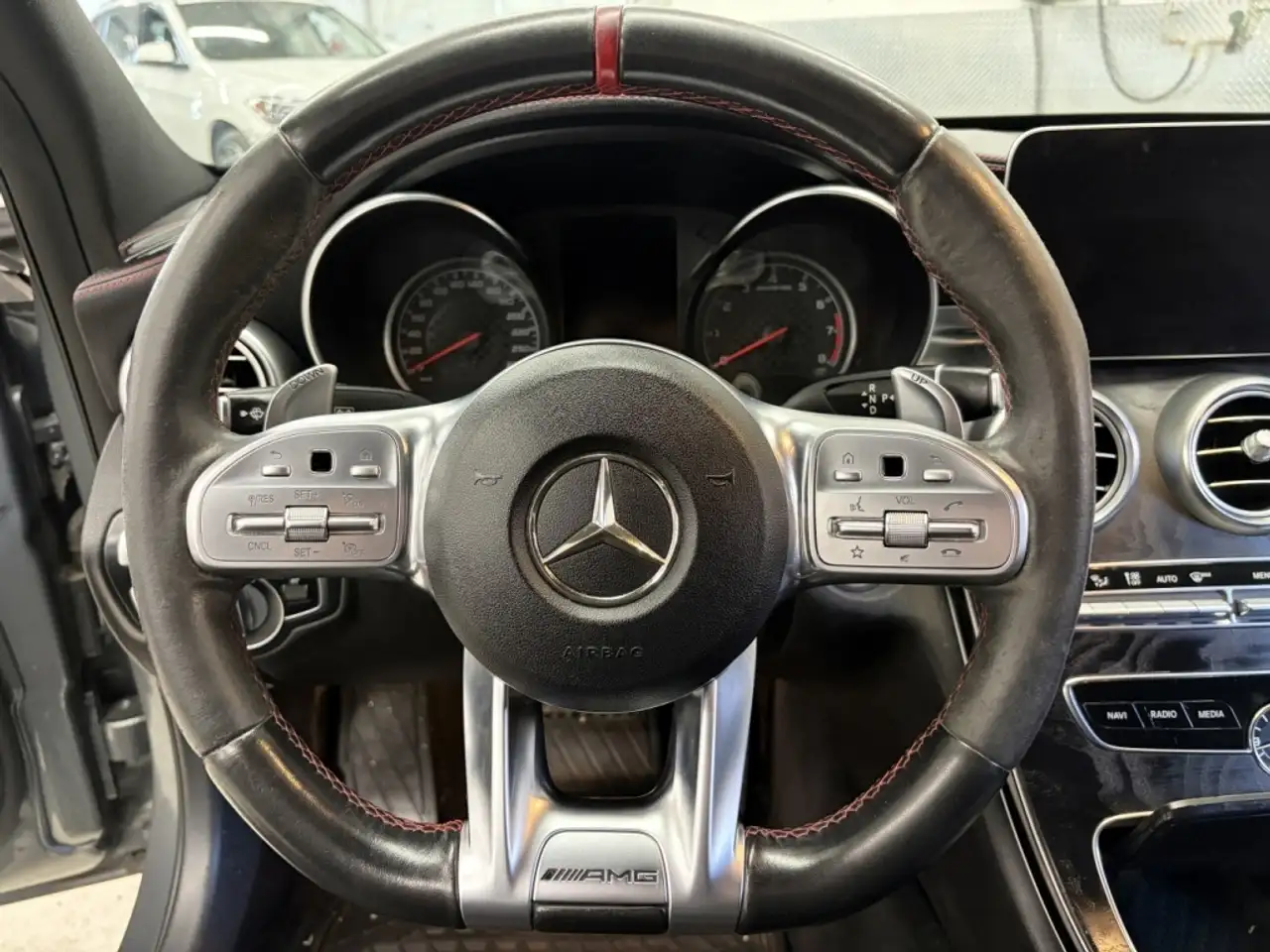 Mercedes-Benz C-Class снимка Mercedes-Benz C-Class