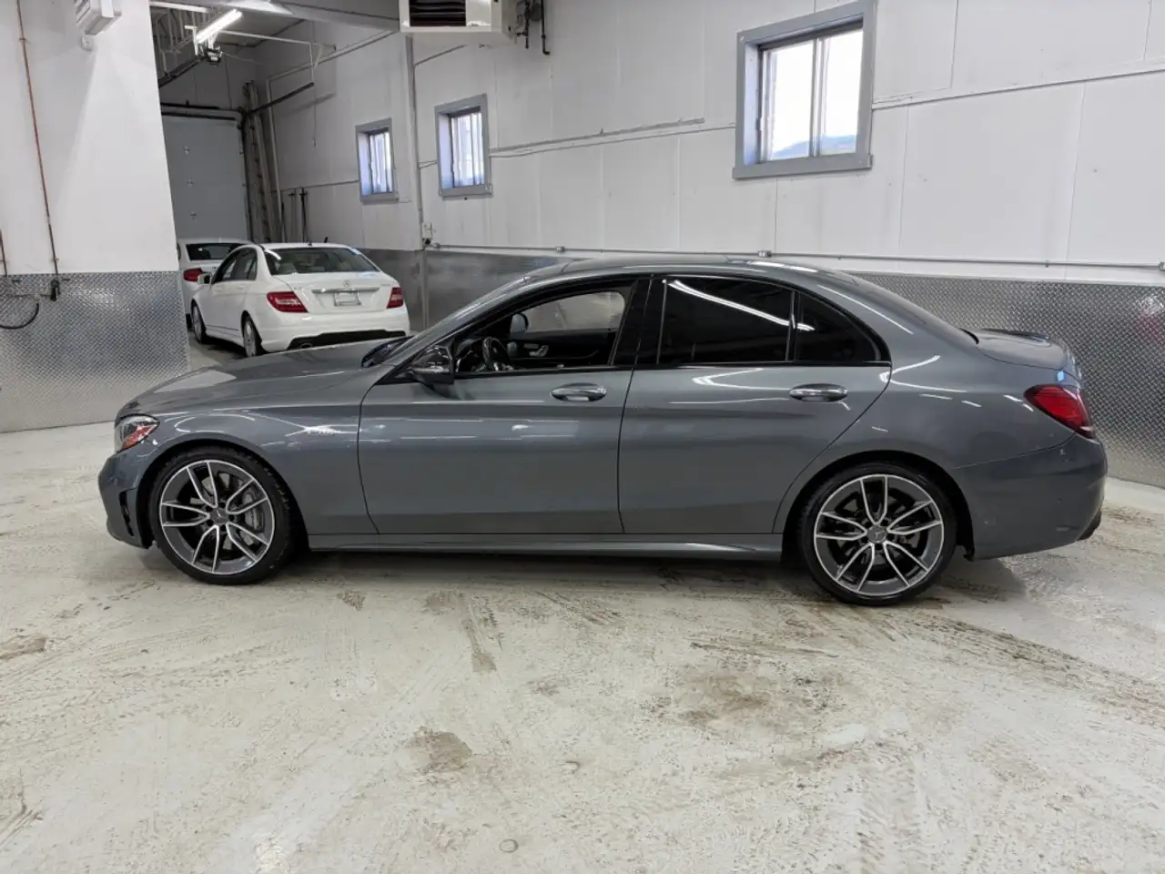 Mercedes-Benz C-Class снимка Mercedes-Benz C-Class