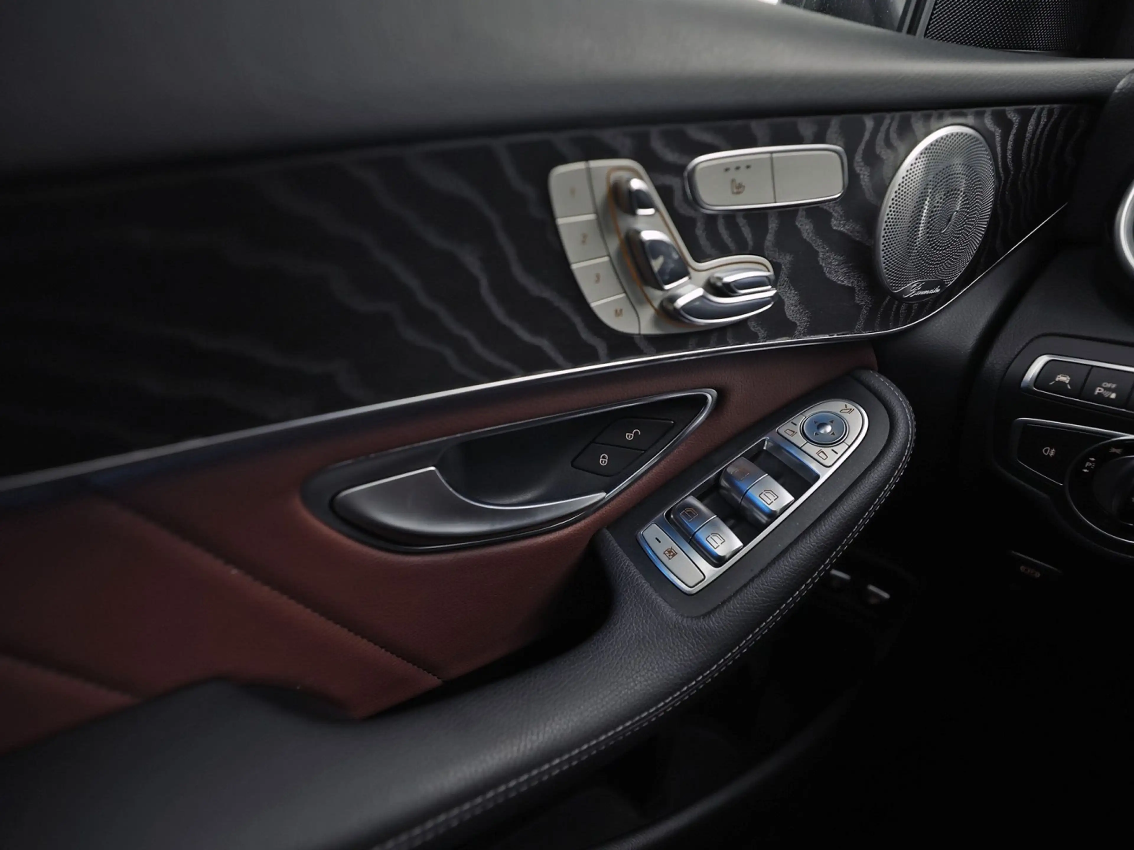Mercedes-Benz GLC 250 4MATIC Edition 1 AMG Sport 211Pk Automaat (SCHUIFD — photo 29
