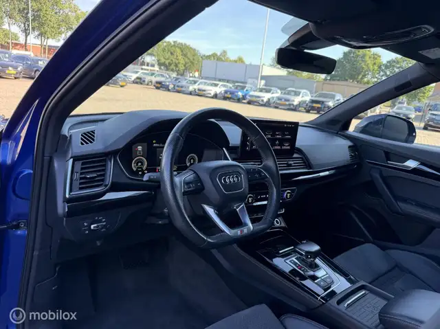 Audi Q5 view 12