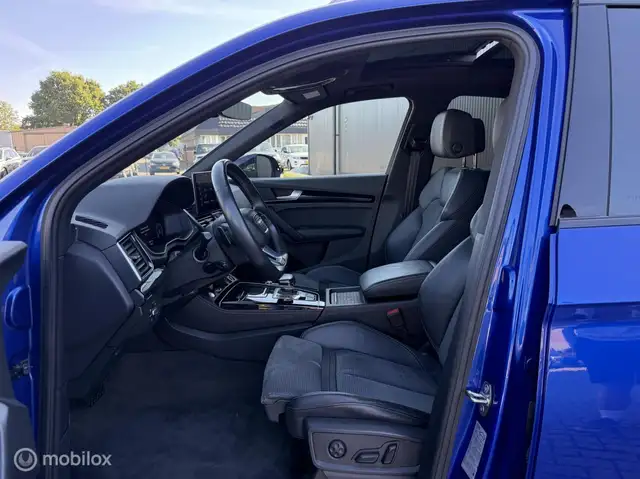 Audi Q5 view 11