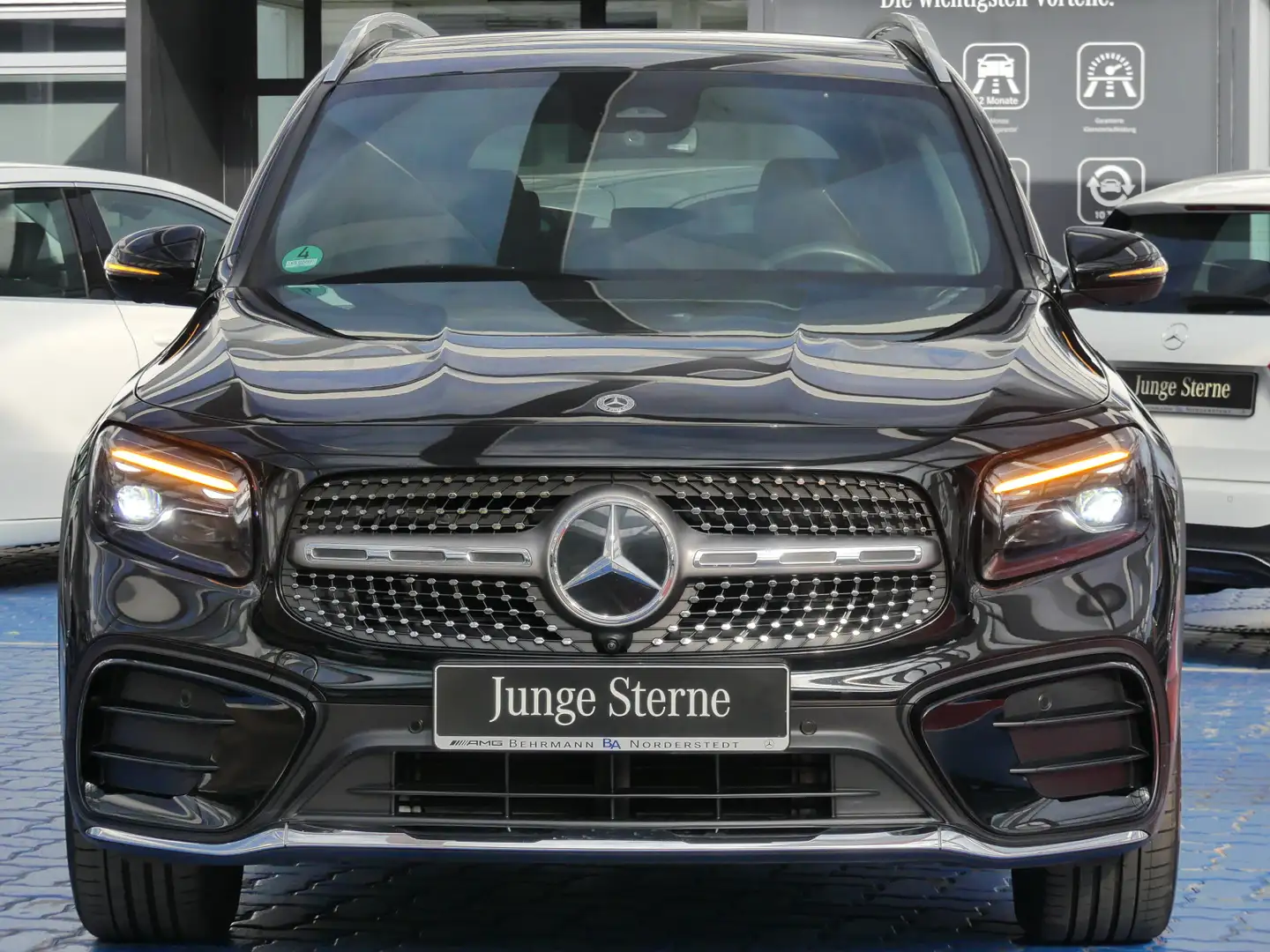 Mercedes-Benz GLB 250 GLB 250 4M AMG Panorama+StdHzg+Distronic+360°Kam Zwart - 2