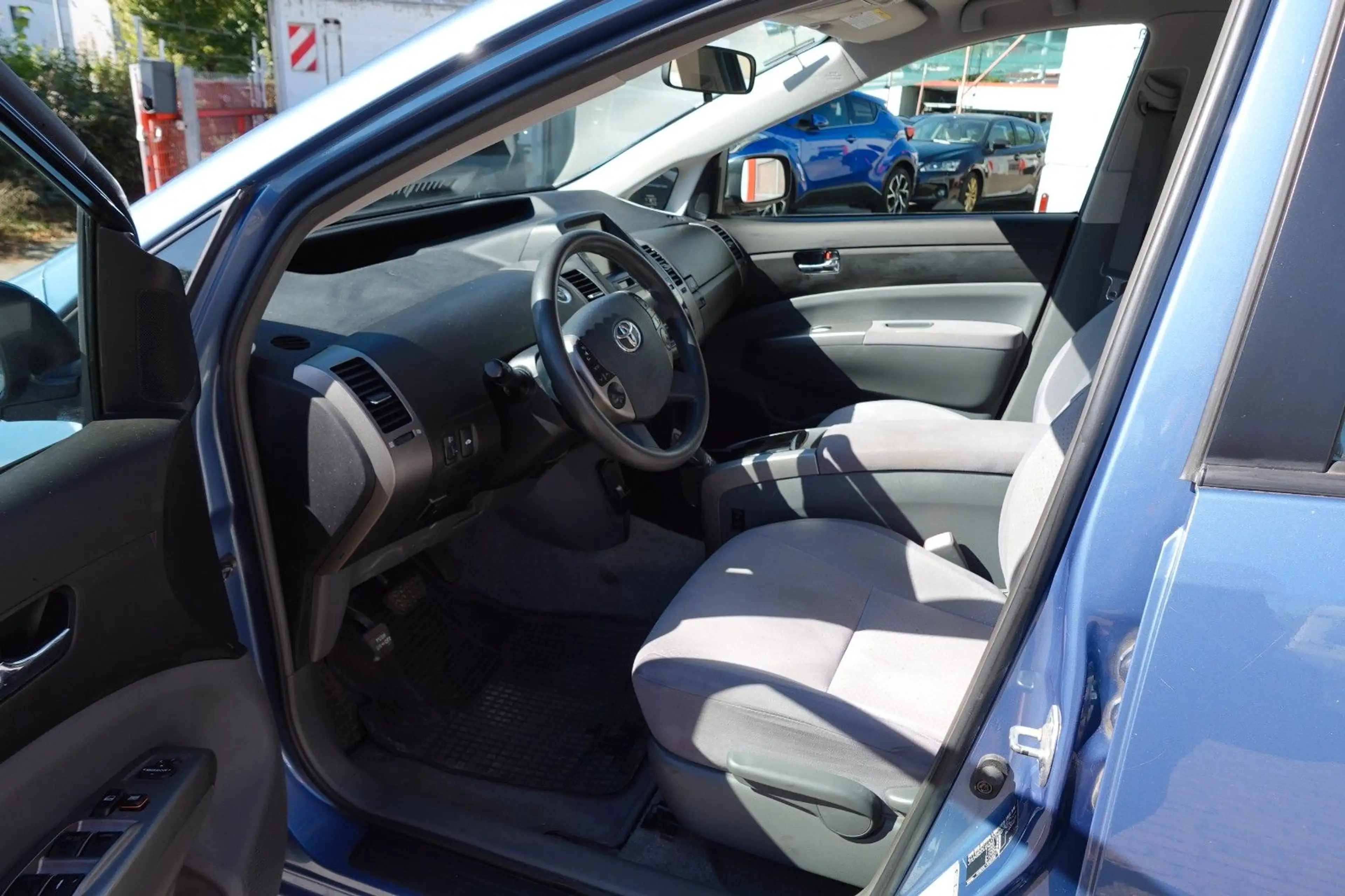 Toyota Prius 1.5l Sol — photo 5