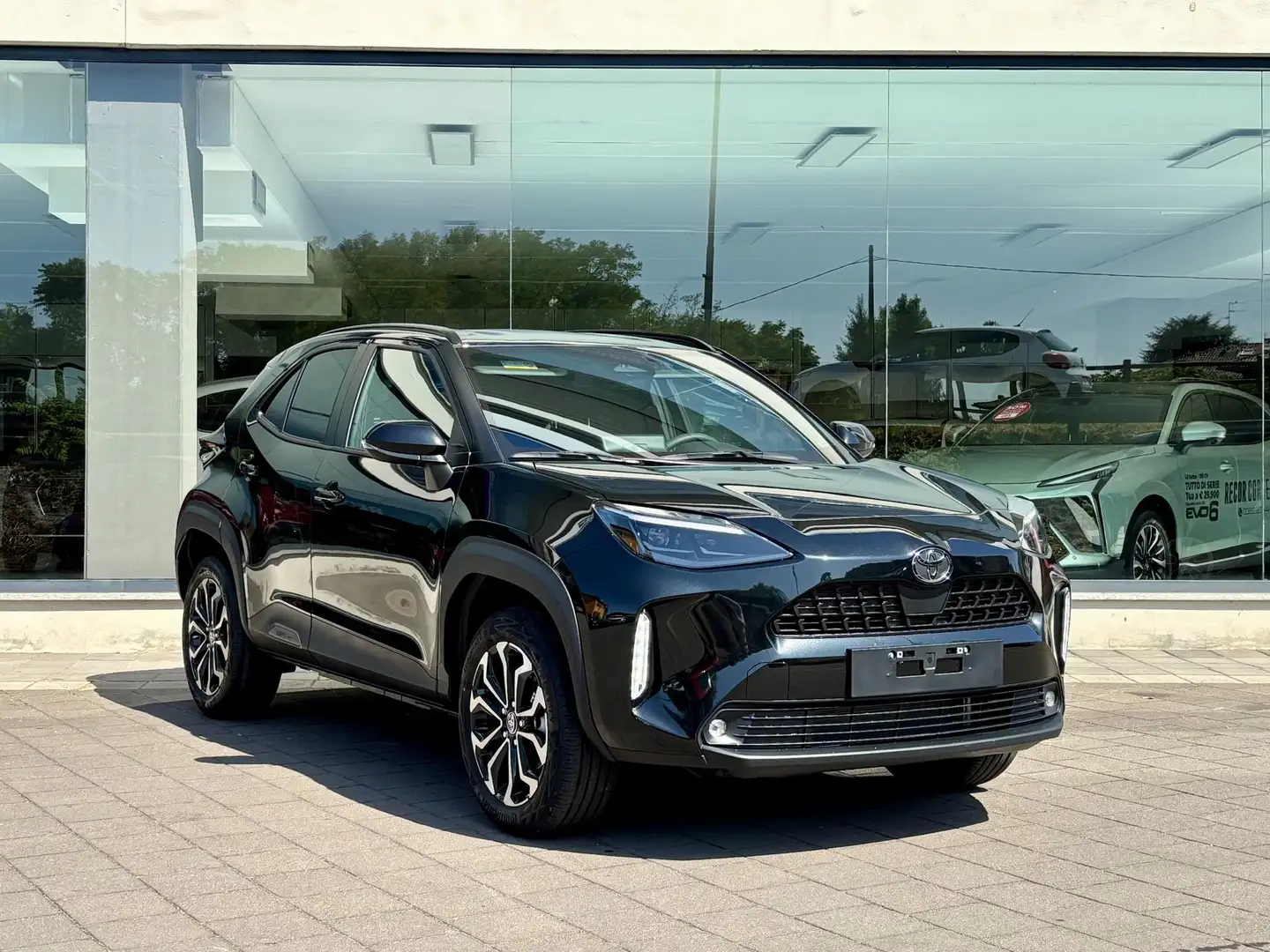 Toyota Yaris Cross 1.5 Hybrid 130 CV 5p.E-CVT Trend Nero - 1