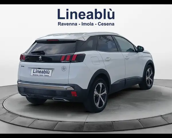 Peugeot 3008 view 5