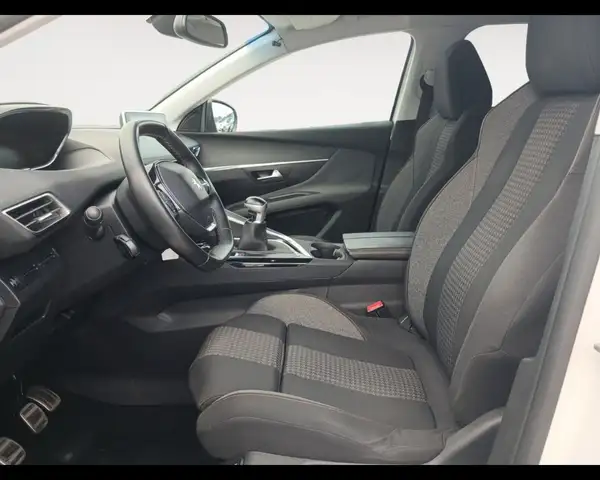 Peugeot 3008 view 9