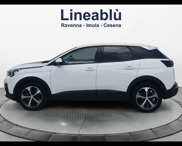 Peugeot 3008 view 2