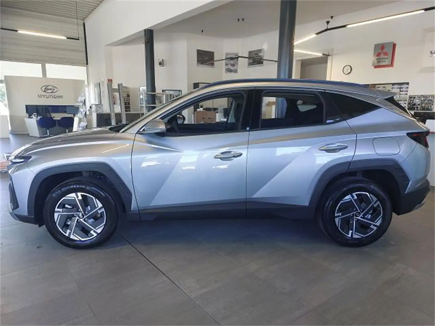 Hyundai TUCSON Tucson NX4 Jubile 1,6 T-GDi HEV 2WD AT t6hj1 Silber - 2