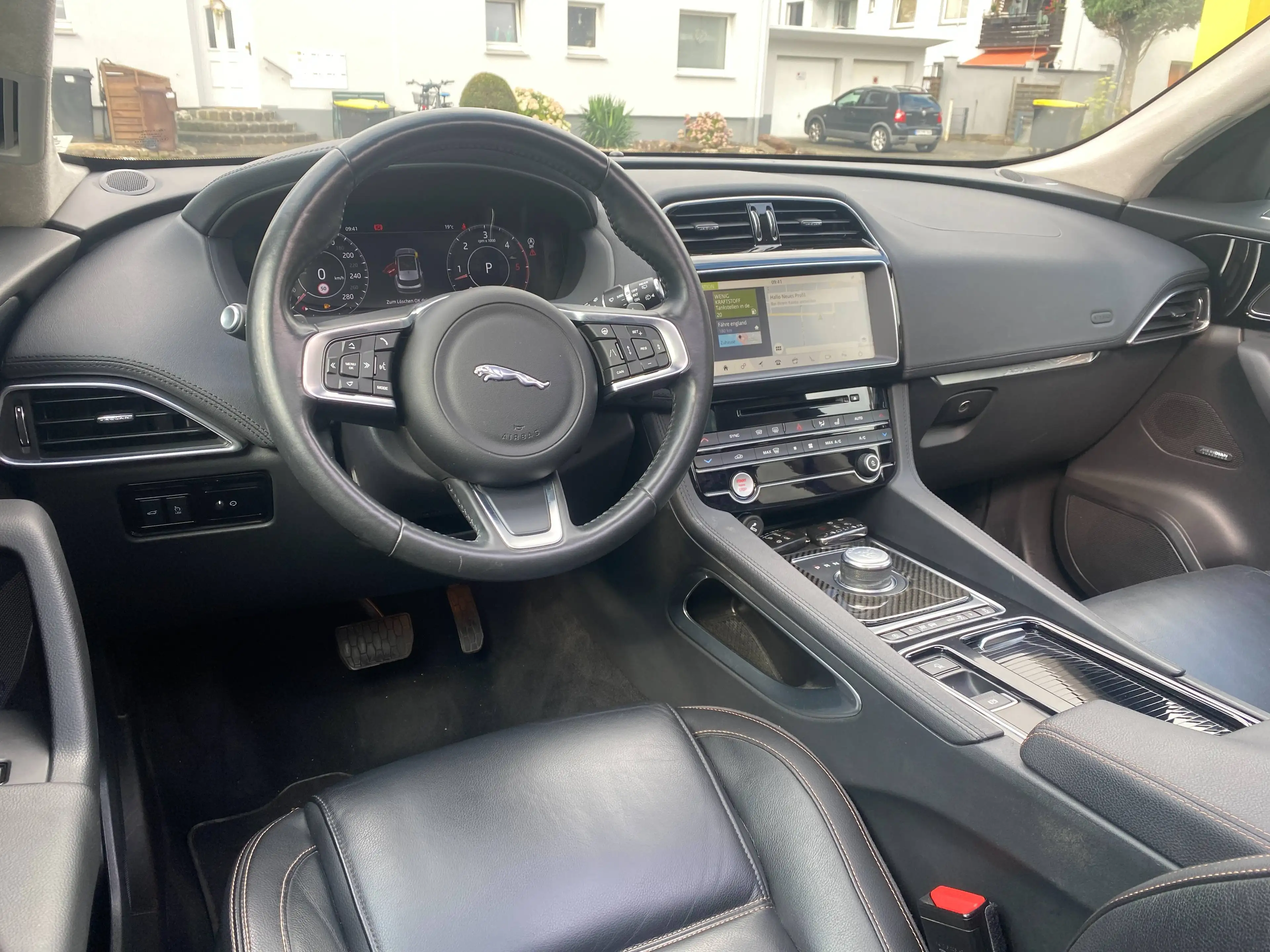 Jaguar F-Pace Prestige AWD | ab 4,99% | Garantie | Pano | — photo 11