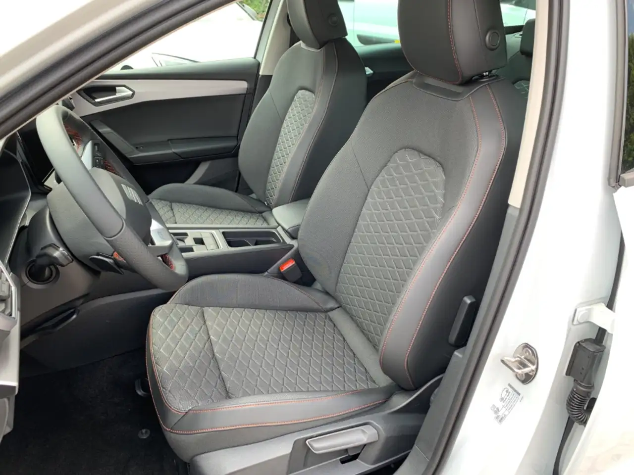 SEAT Leon SPORTSTOURER 1.5 eTSI DSG FR AHK+ACC+KAMERA, миниатюра 8