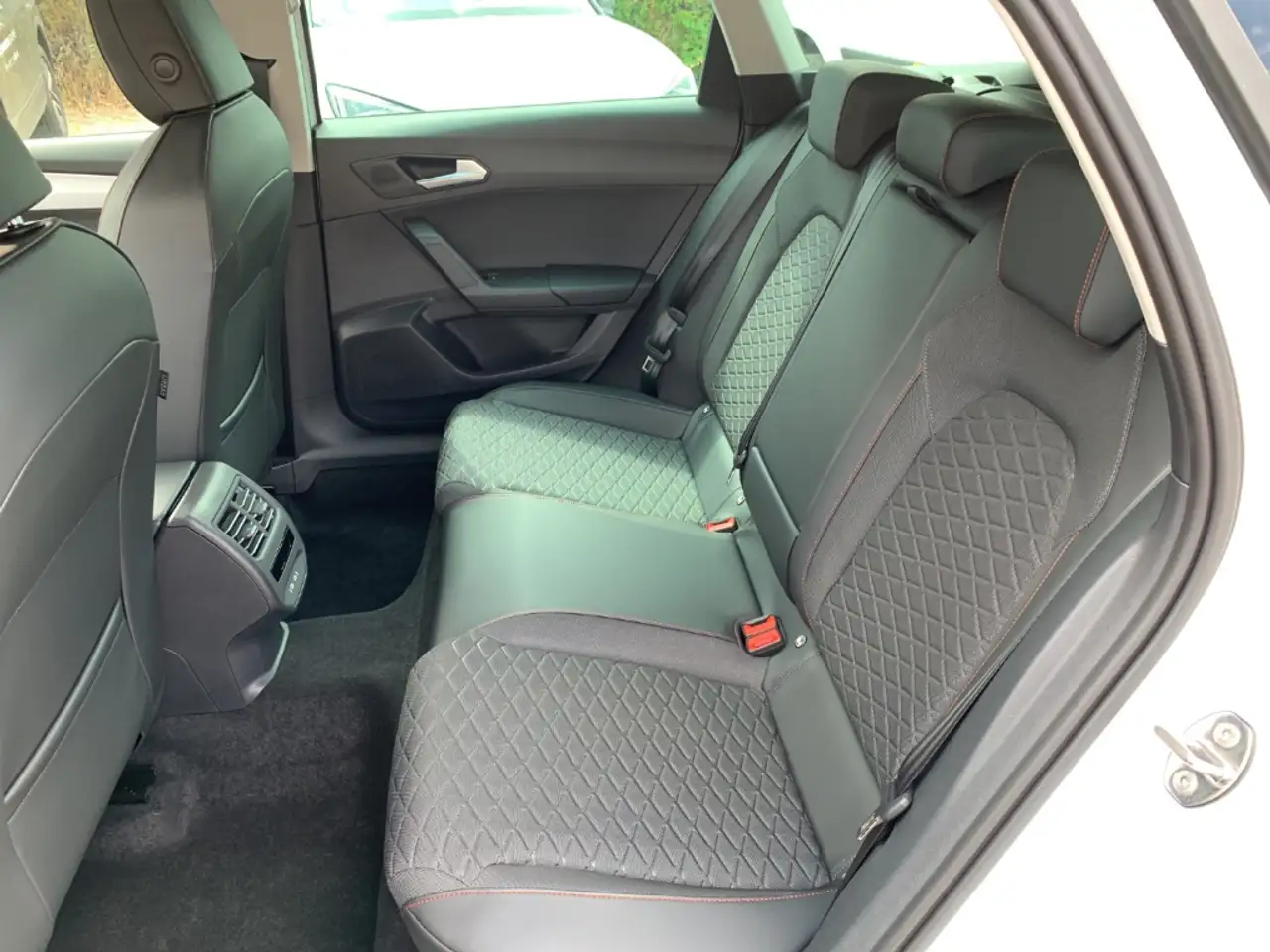 SEAT Leon SPORTSTOURER 1.5 eTSI DSG FR AHK+ACC+KAMERA, миниатюра 9