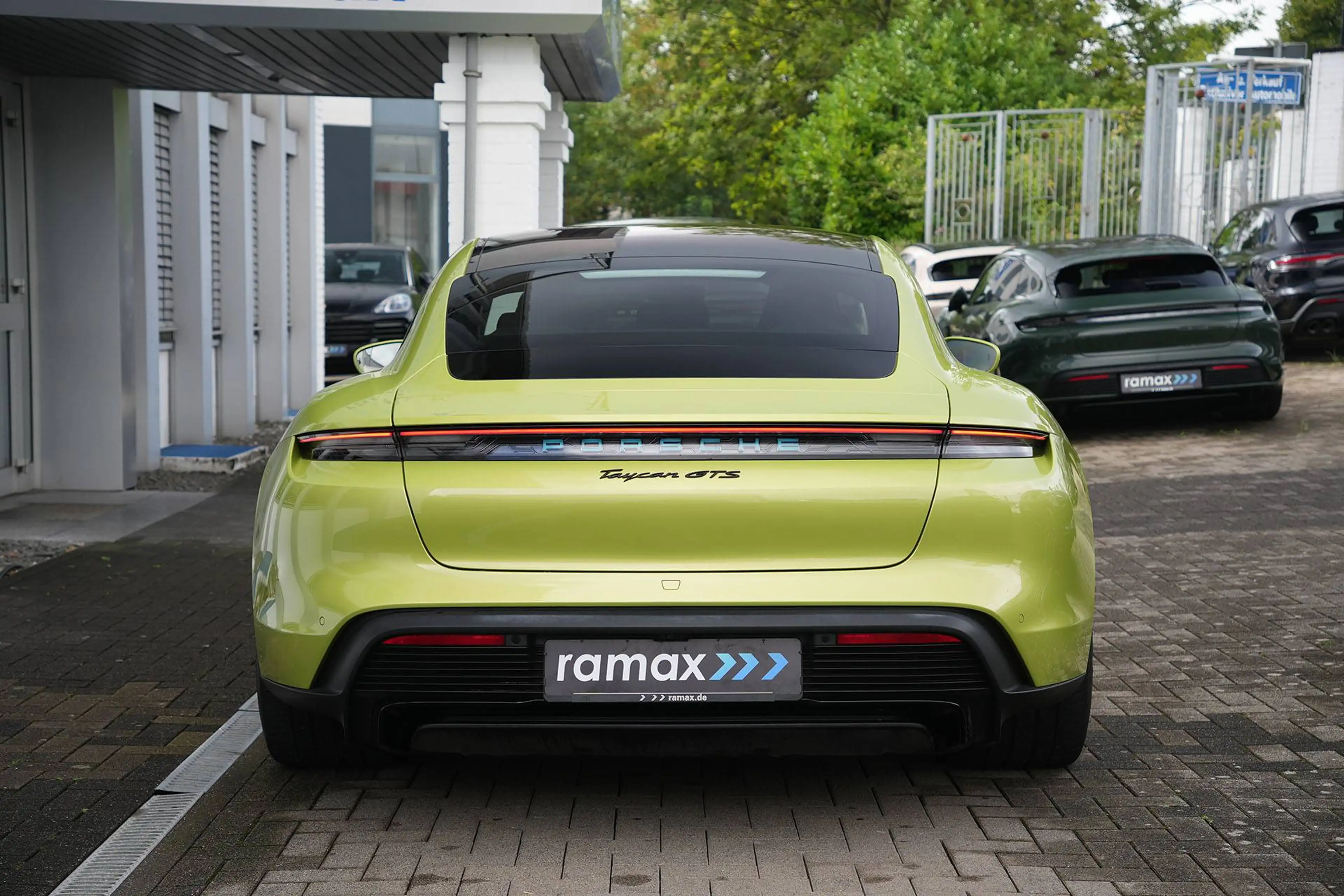 Porsche Taycan Taycan GTS PTS-ACC-PANO-MASSSAGE-CARBON-BOSE-RS — photo 3