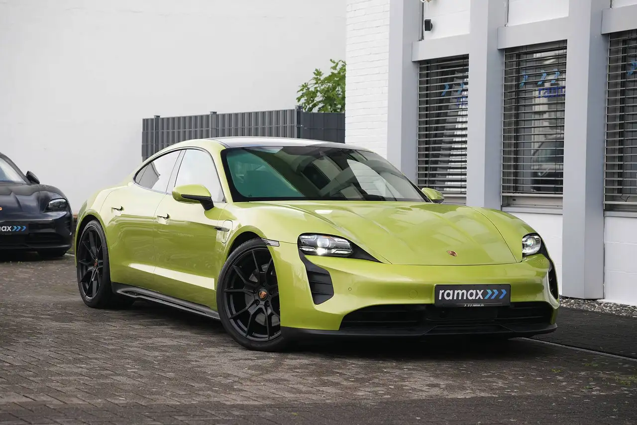 Porsche Taycan GTS PTS-ACC-PANO-MASSSAGE-CARBON-BOSE-RS