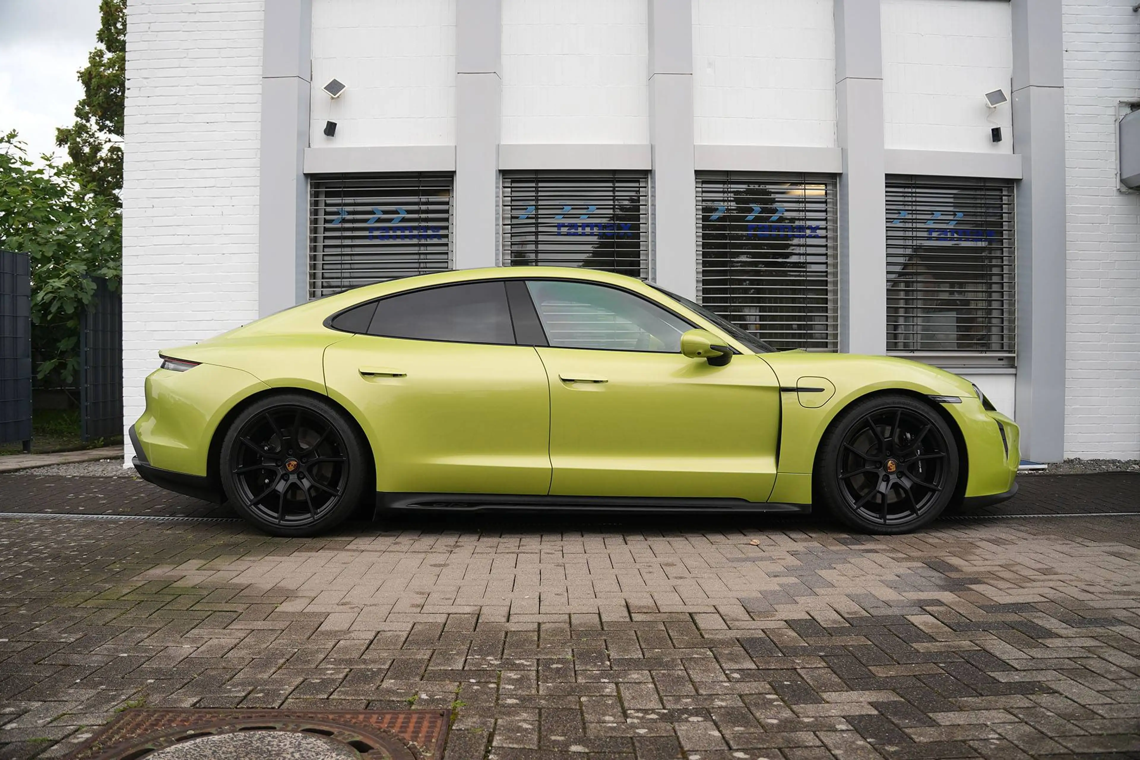 Porsche Taycan Taycan GTS PTS-ACC-PANO-MASSSAGE-CARBON-BOSE-RS — photo 6