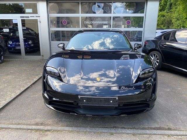 Porsche Taycan Cross Turismo 4