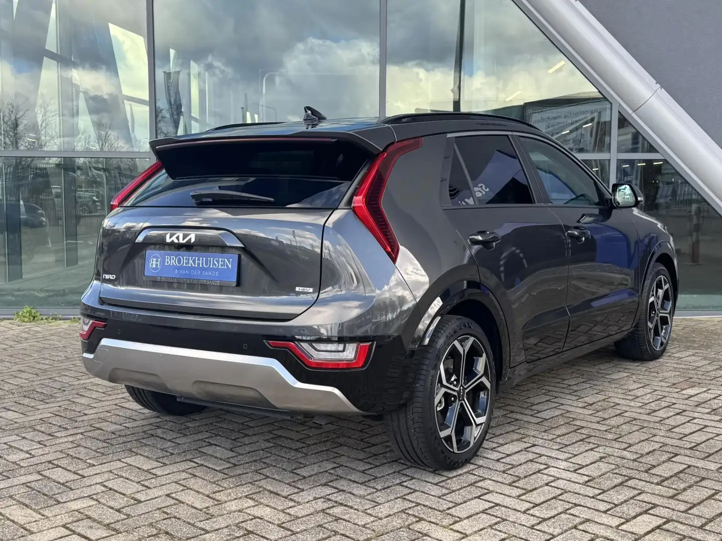 Kia Niro 1.6 GDi Hybrid DynamicPlusLine 141pk Automaat / Ca Grijs - 2