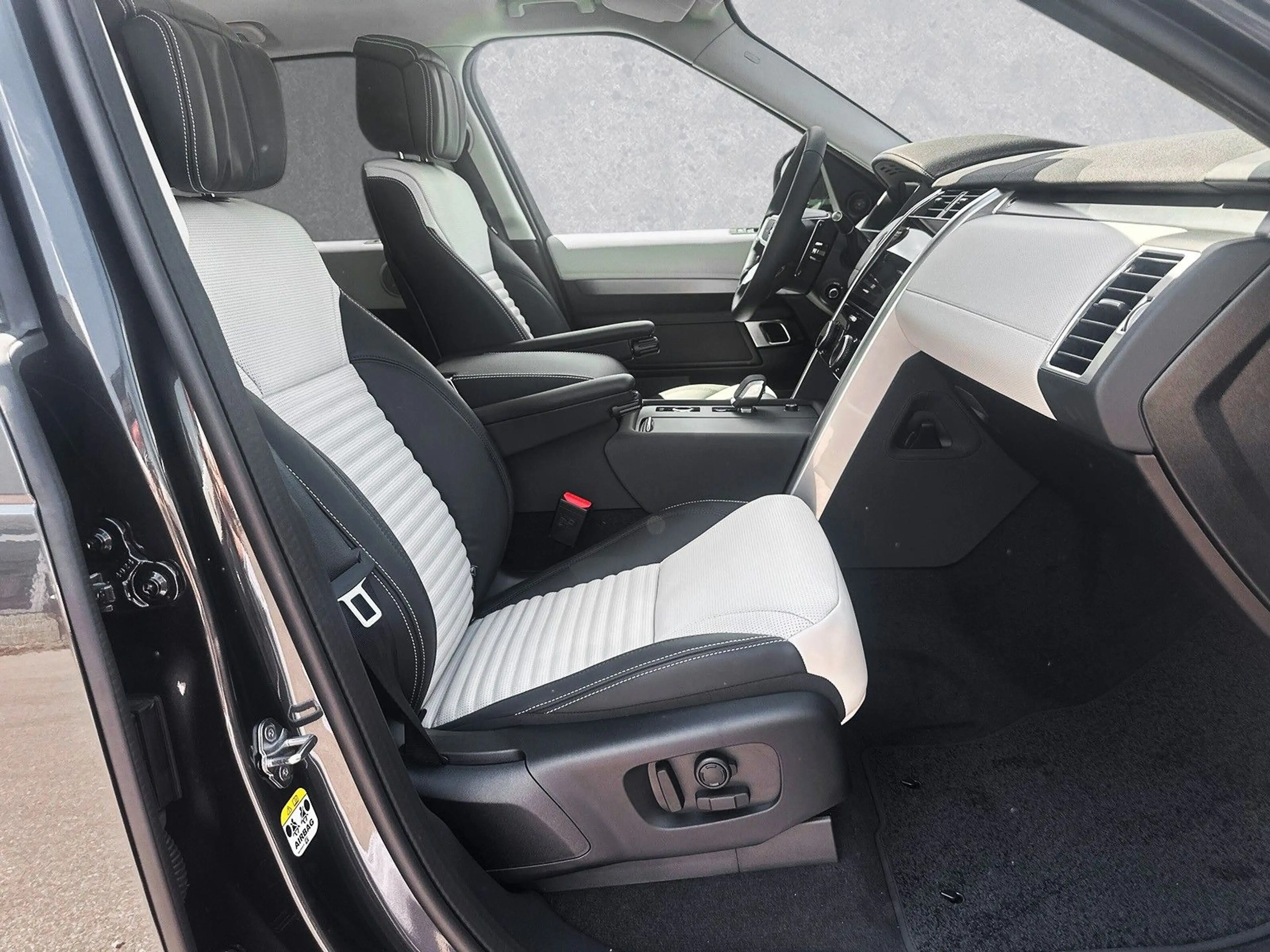 Land Rover Discovery D350 AWD DYNAMIC HSE 7-Sitzer AHK — photo 3