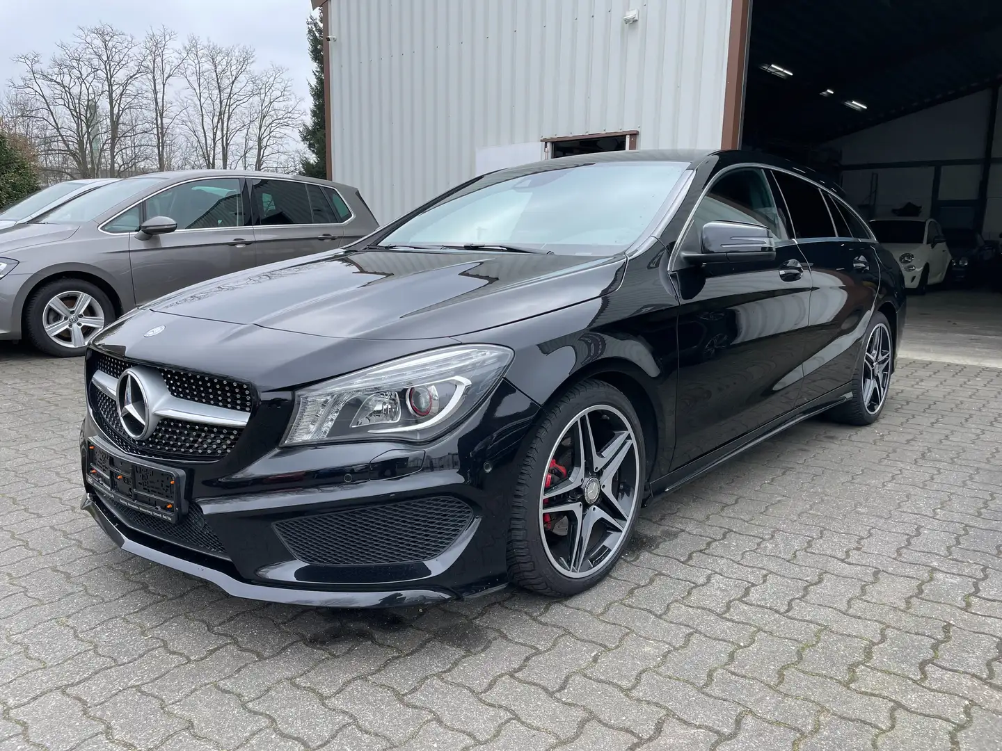 Mercedes-Benz CLA 200 CLA 200 Shooting Brake Aut. AMG Sport LED TWA Navi Zwart - 2