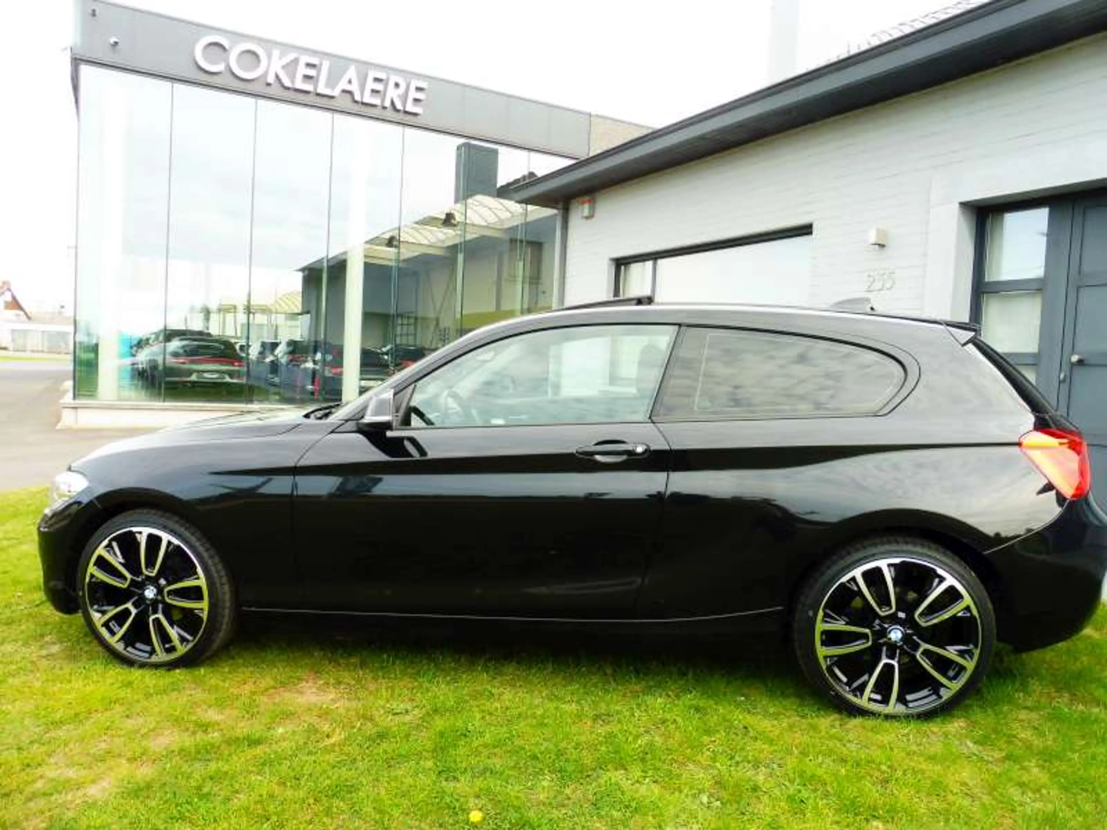 BMW 118 i SportHatch HalfLeder/Navi/Schuifdak/AutAirco/Bluetooth/MemorySeats/Parkeerhulp/19"M — photo 2