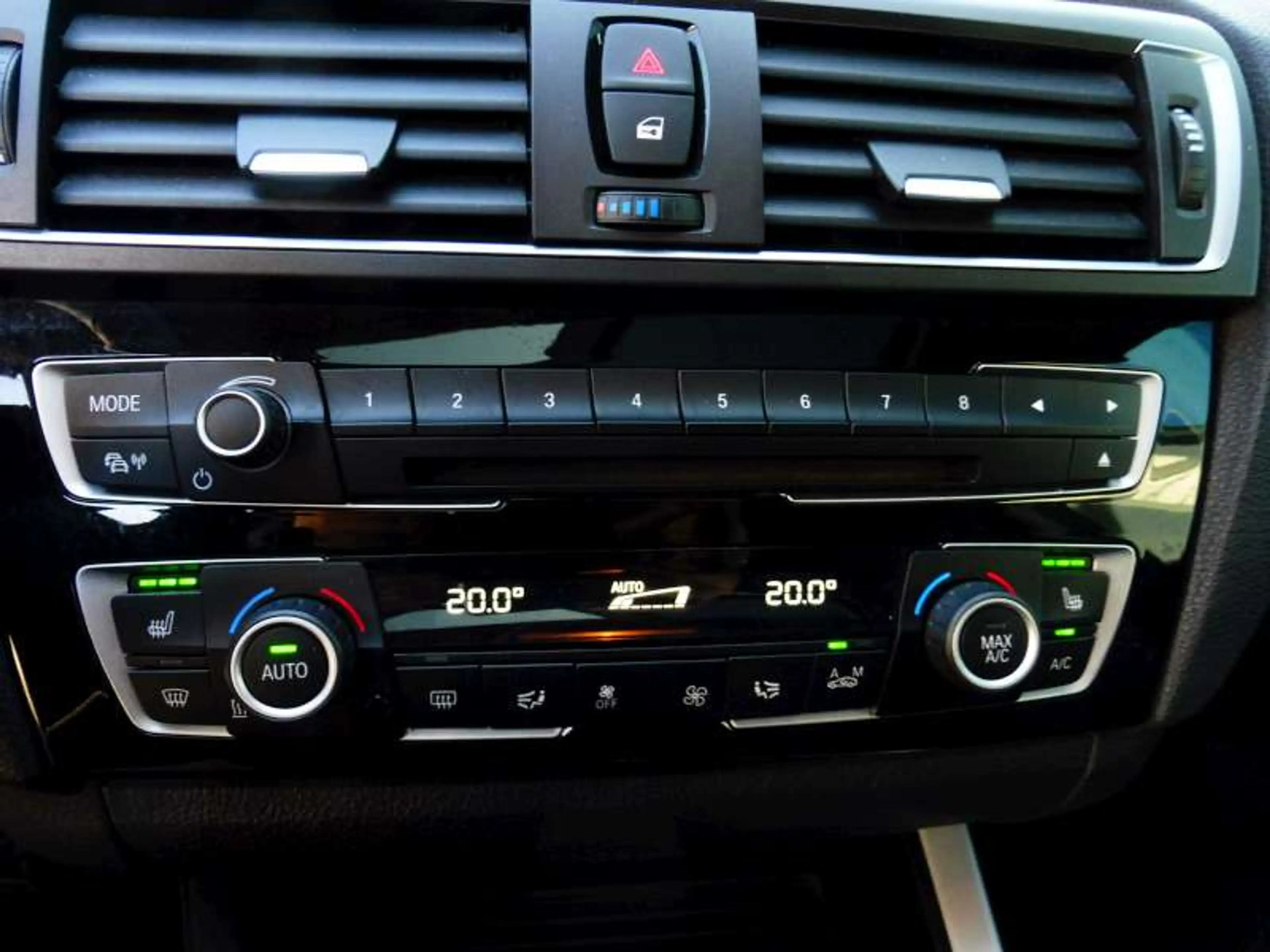 BMW 118 i SportHatch HalfLeder/Navi/Schuifdak/AutAirco/Bluetooth/MemorySeats/Parkeerhulp/19"M — photo 11